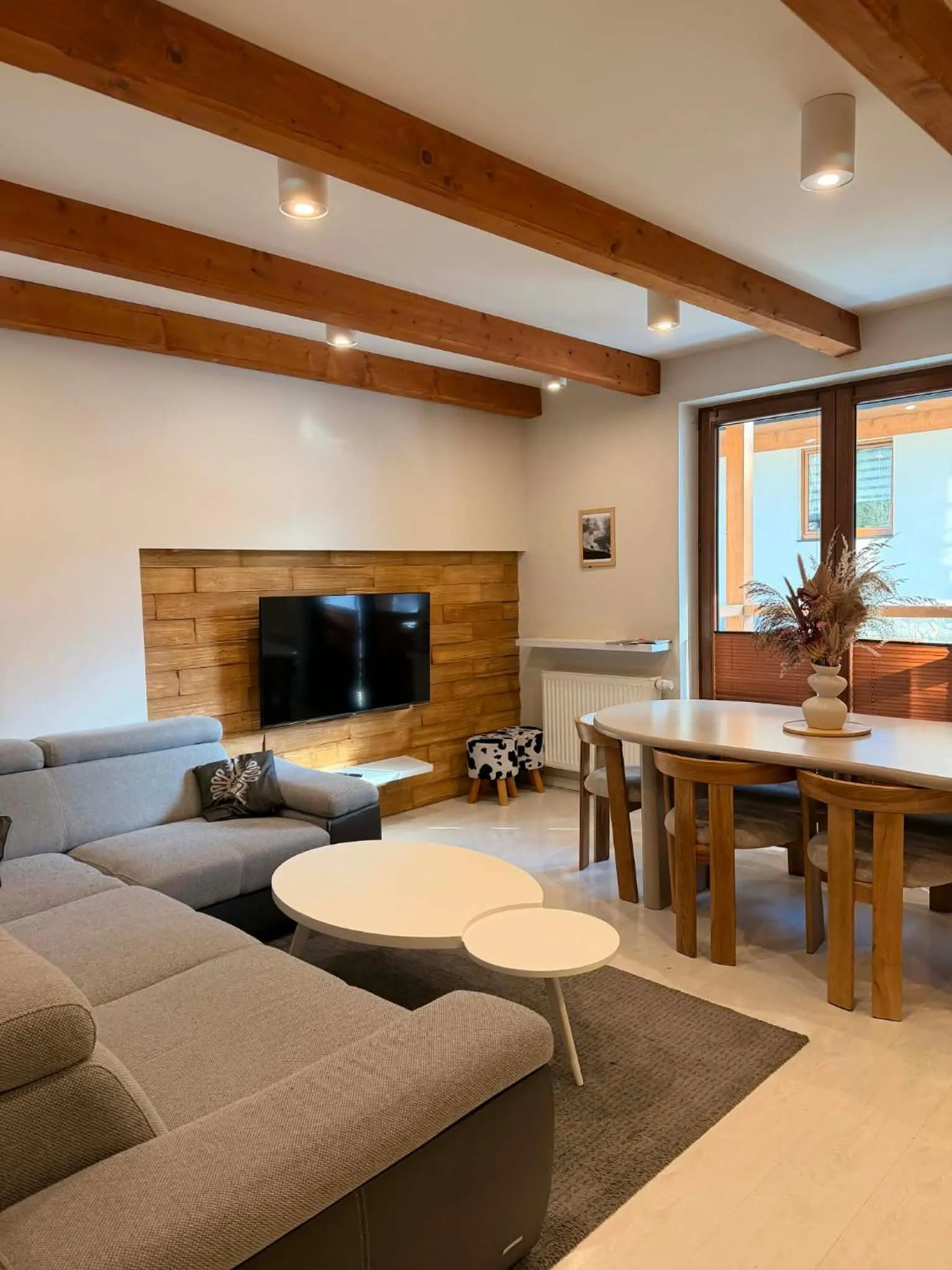 Two-Bedroom Apartment with Balcony in Apartamenty Gubałówka