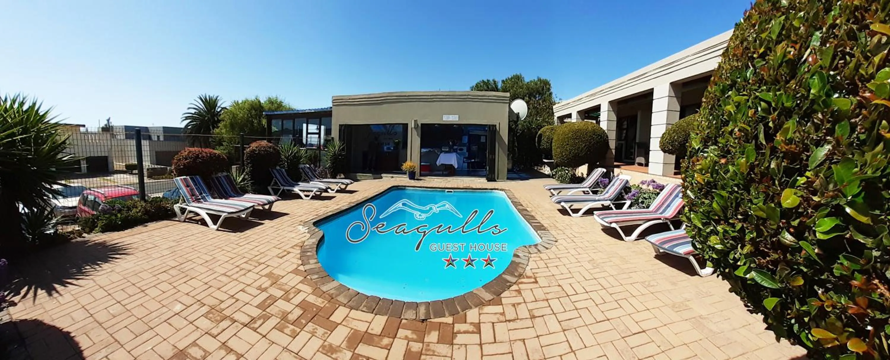 Swimming pool in Seagulls Guest House