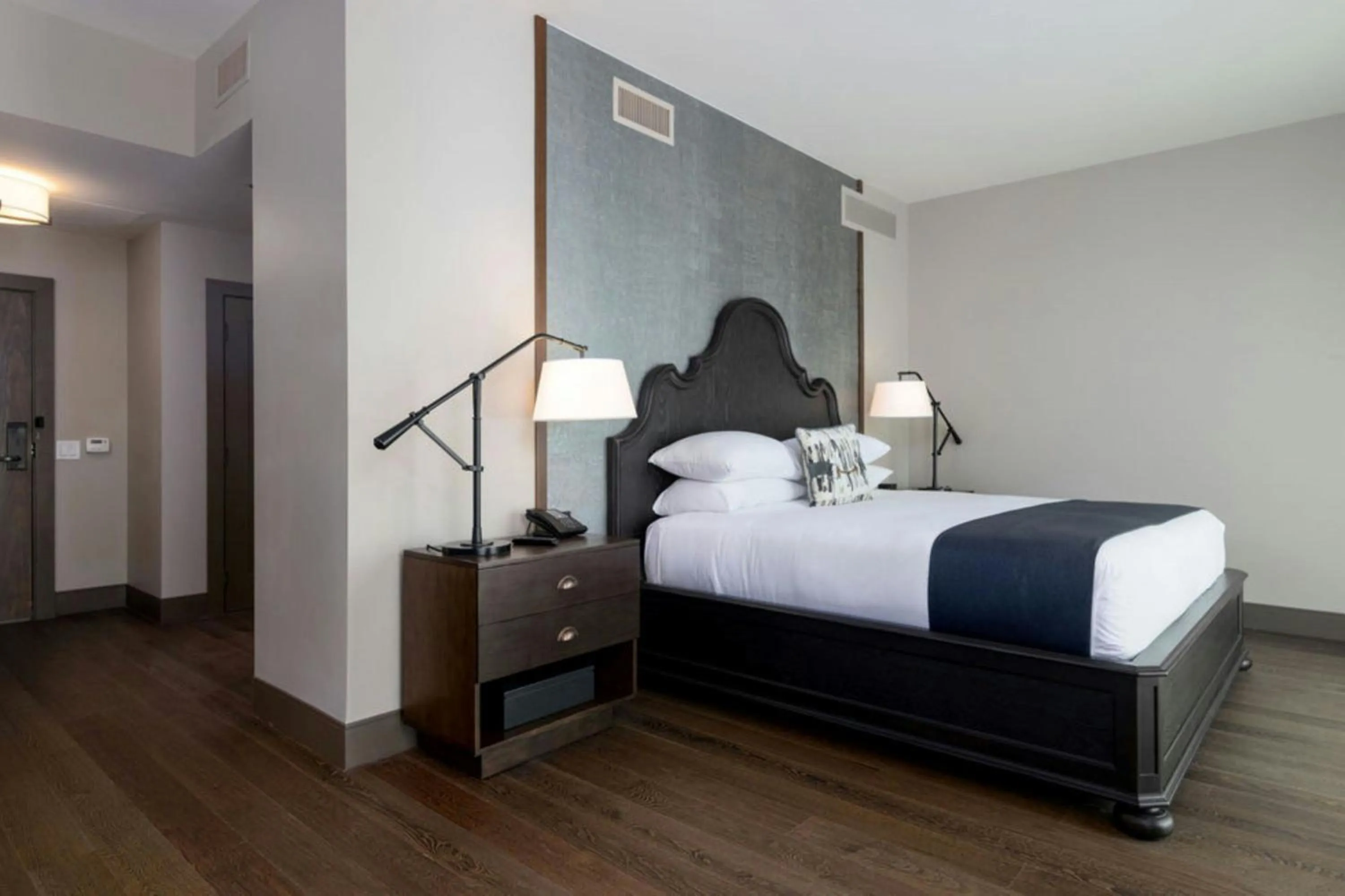 Photo of the whole room, Bed in The Stella Hotel, Autograph Collection