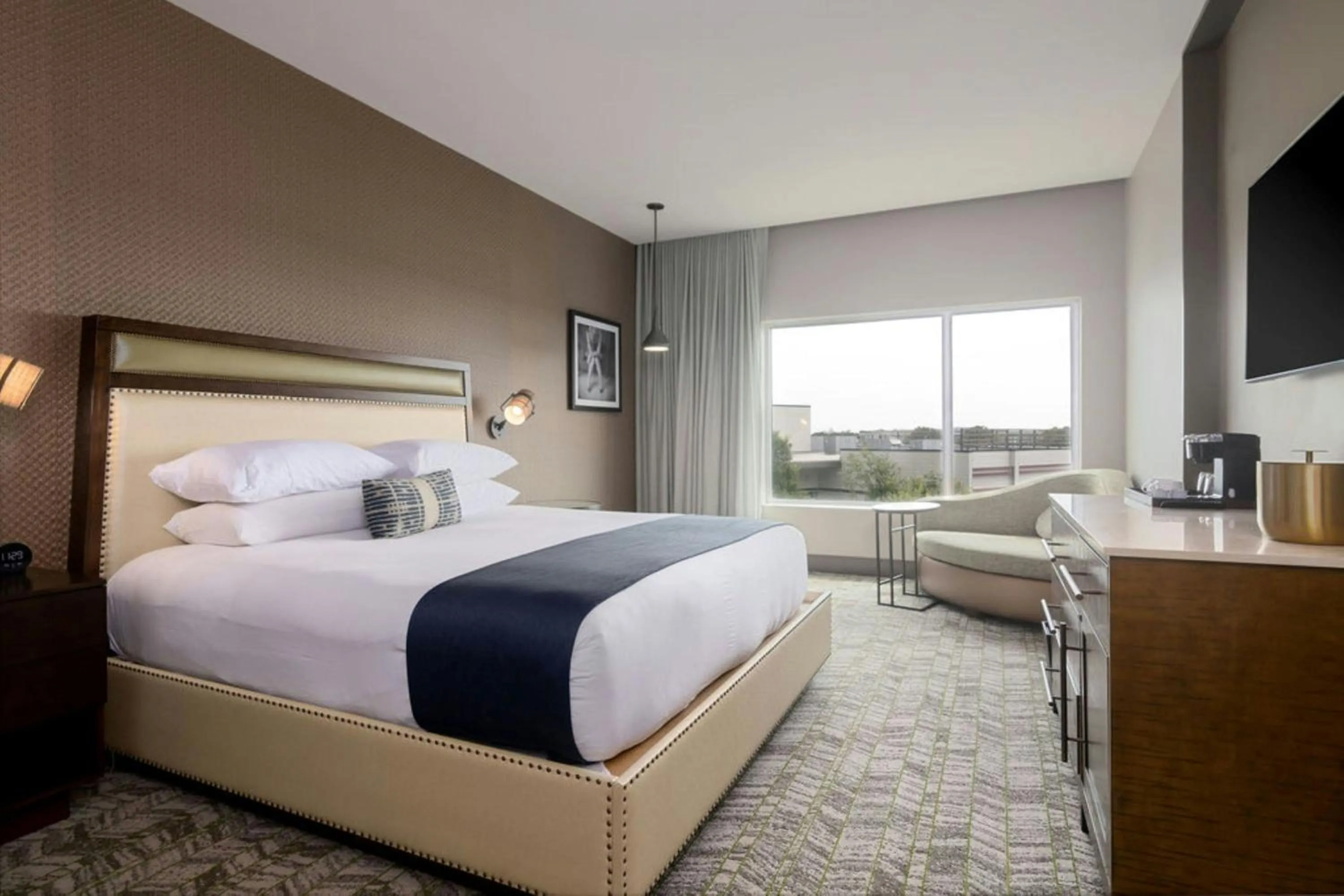 Photo of the whole room, Bed in The Stella Hotel, Autograph Collection