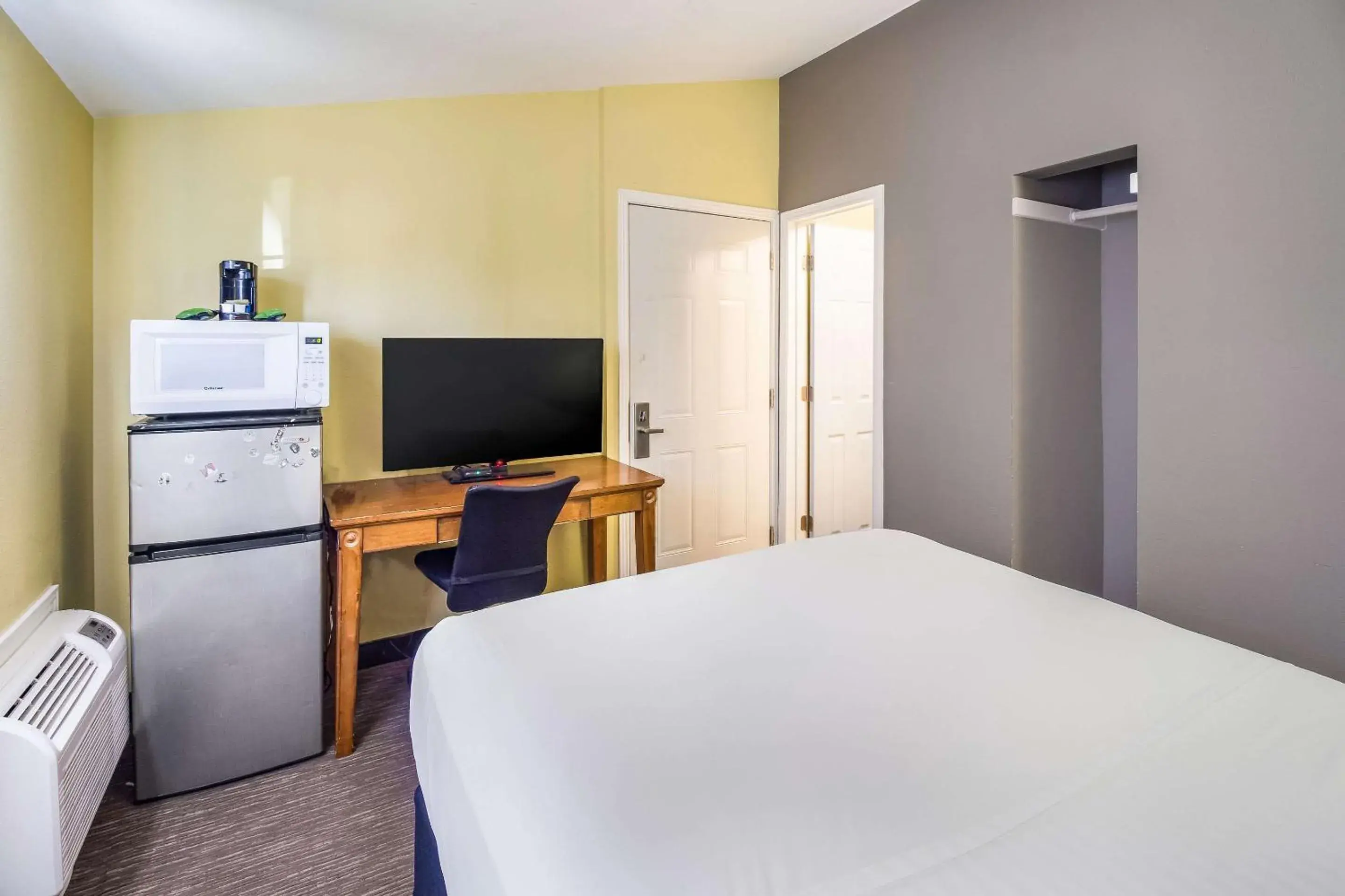 Bedroom, Bed in Rodeway Inn Casper Bedroom, Bed in Rodeway Inn Casper