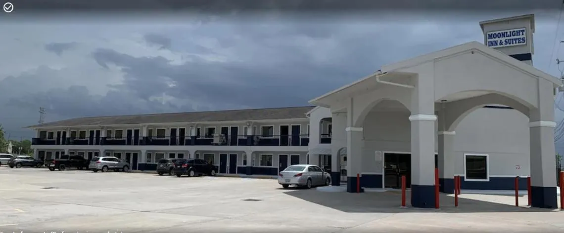 Moonlight Inn & Suites