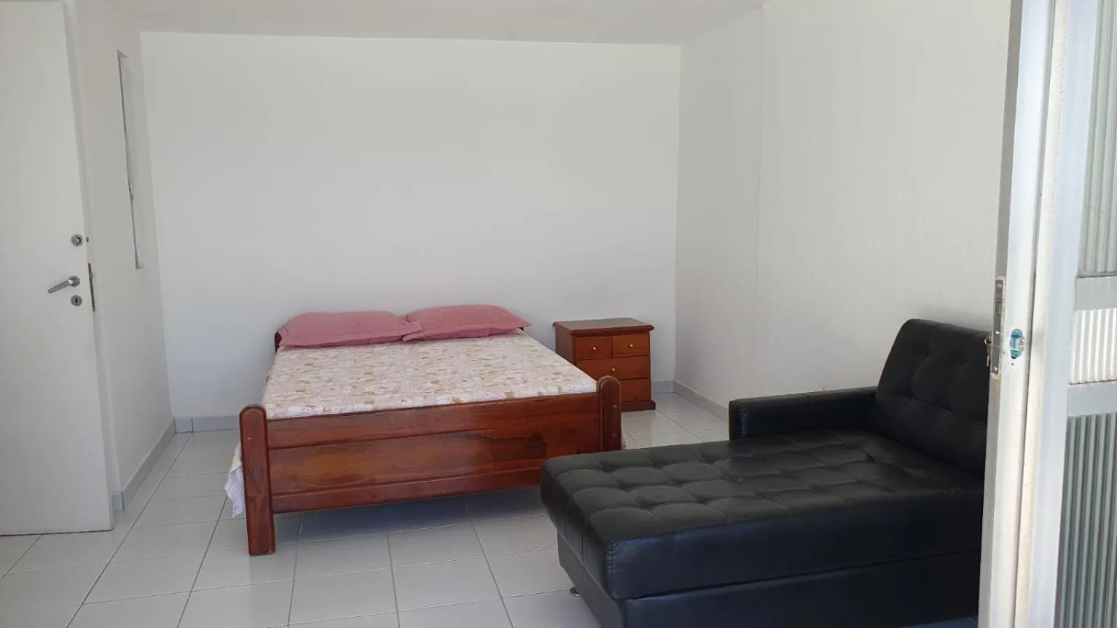 Kitchen or kitchenette, Bed in Apto Temporada Cabo Frio