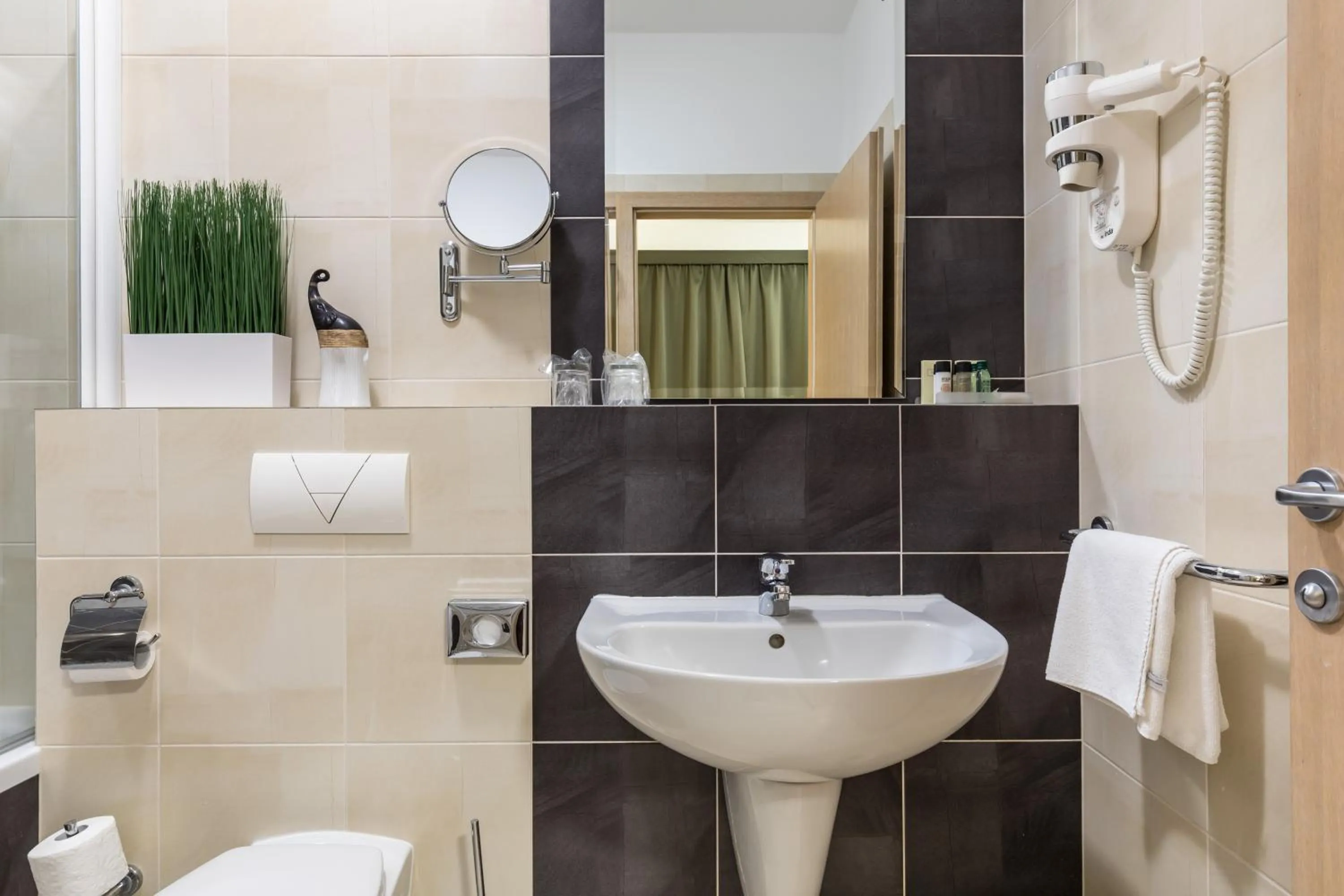 Bathroom in Hotel Mondo