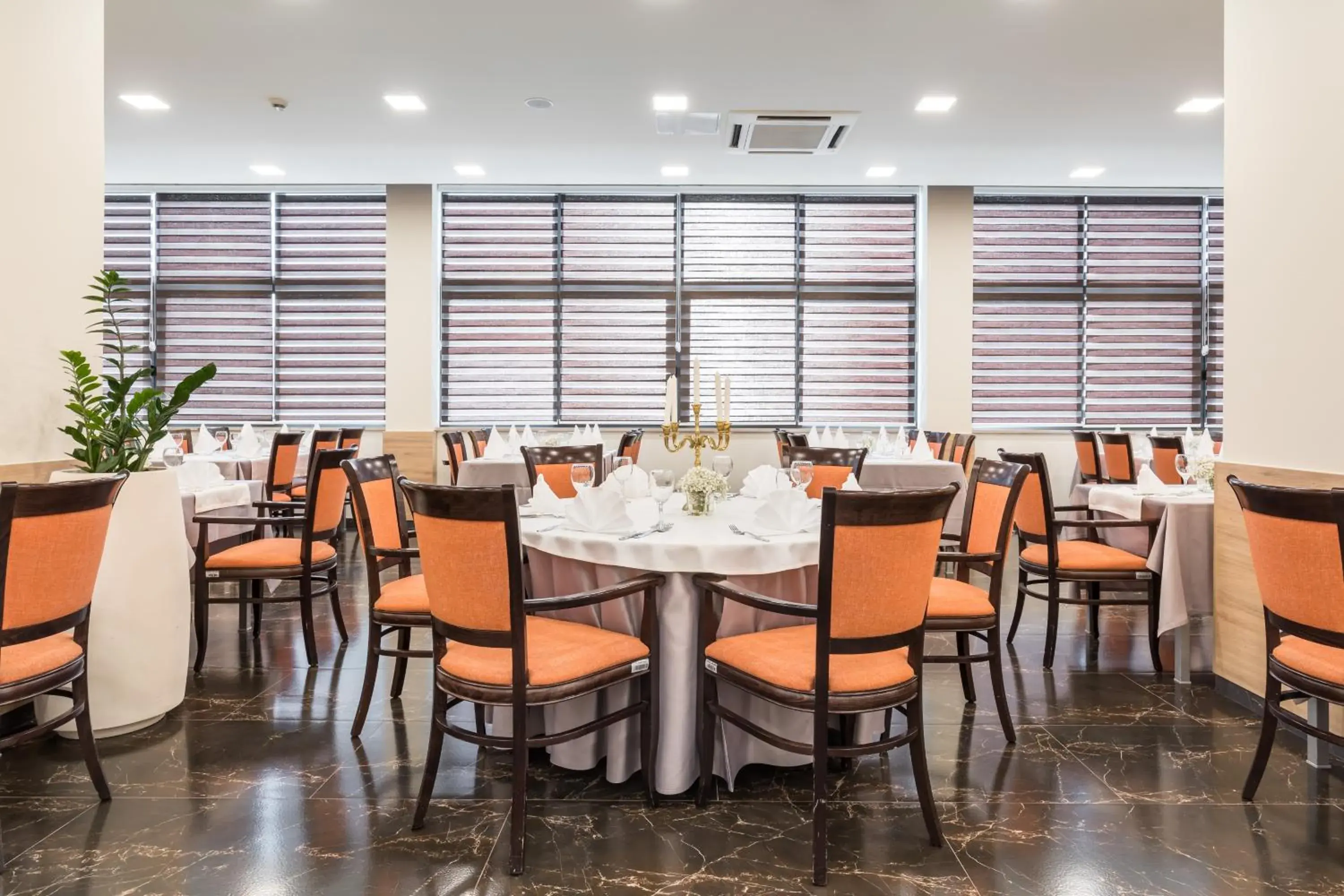 Restaurant/places to eat in Hotel Mondo Restaurant/places to eat in Hotel Mondo