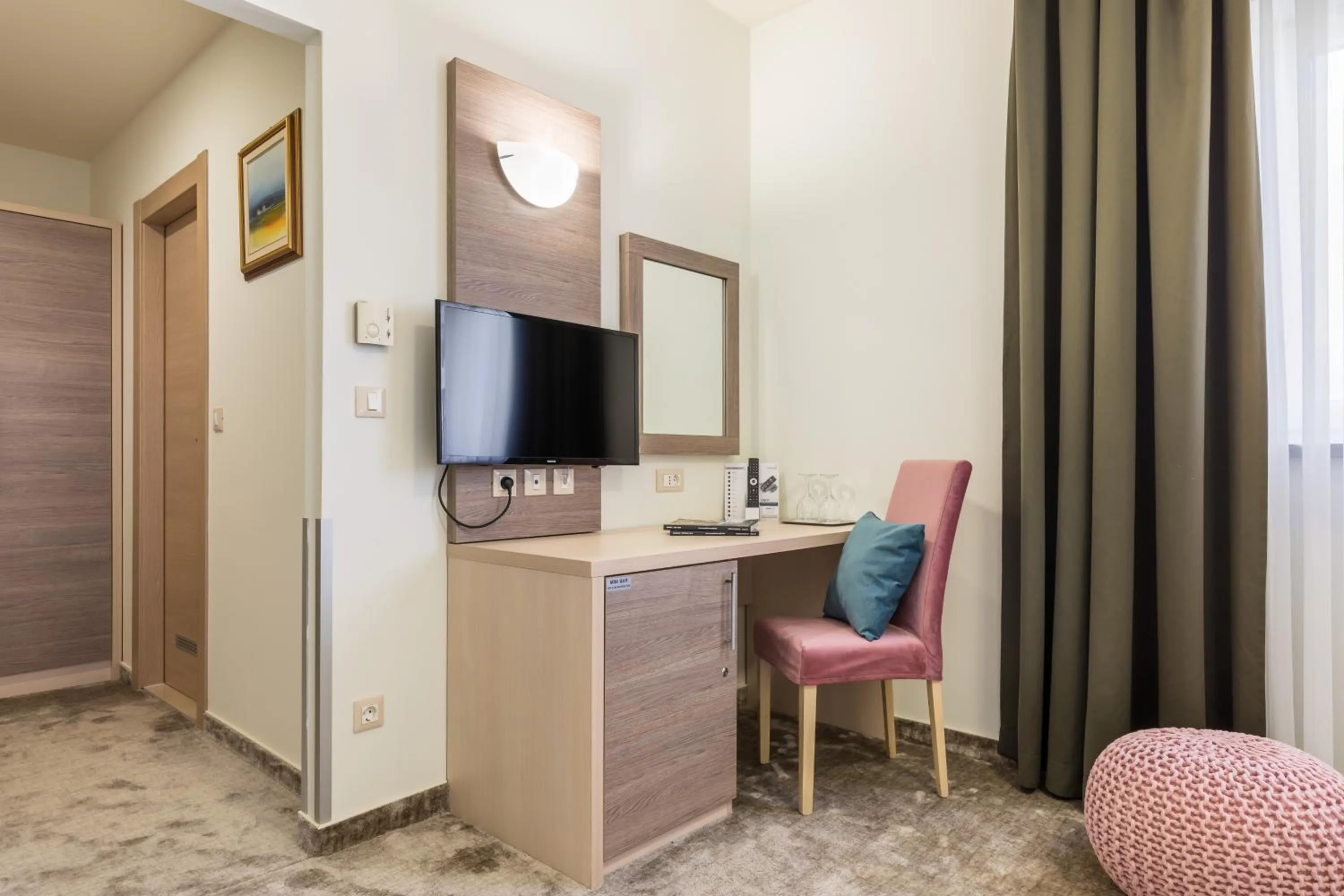 Photo of the whole room in Hotel Mondo