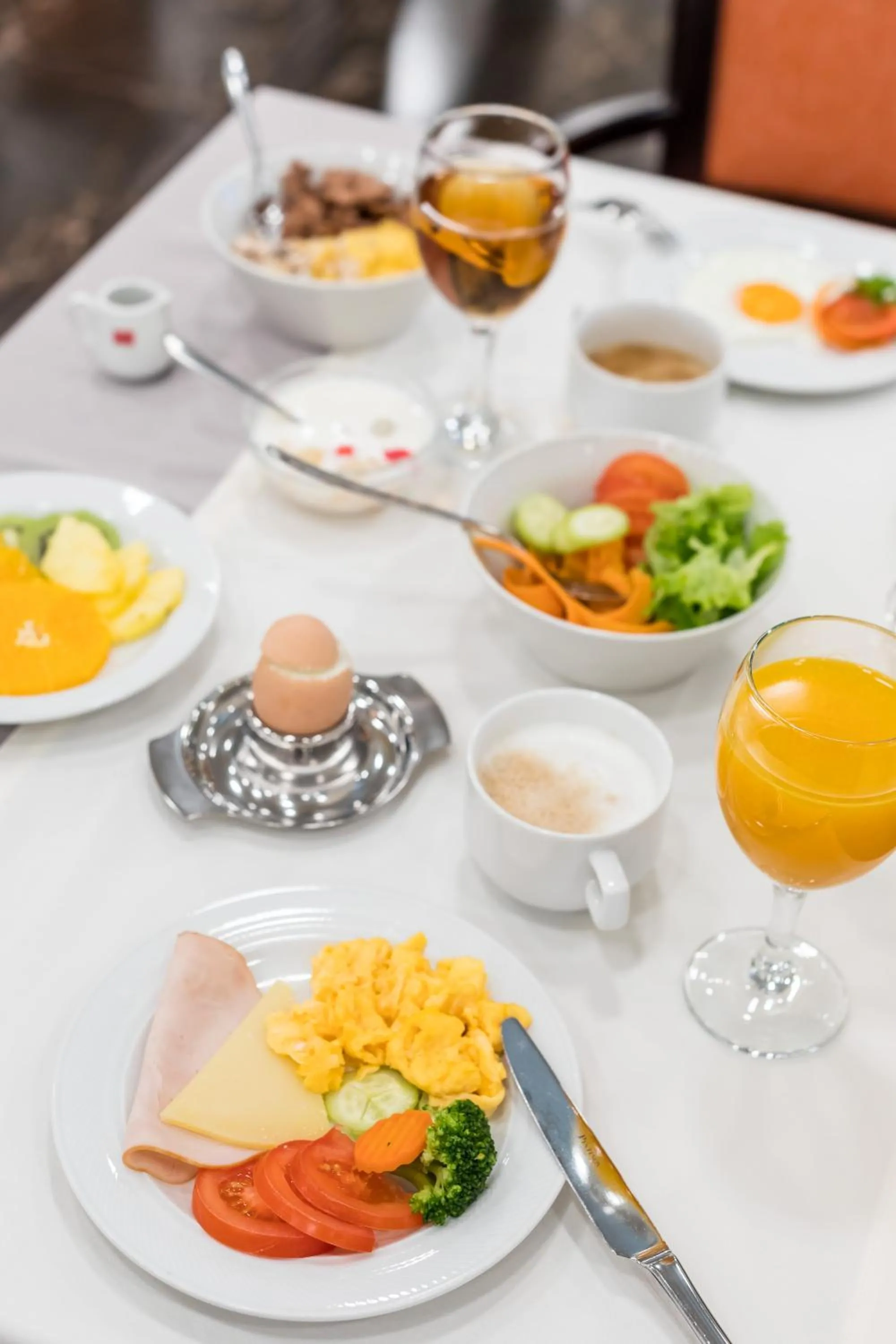 Restaurant/places to eat in Hotel Mondo