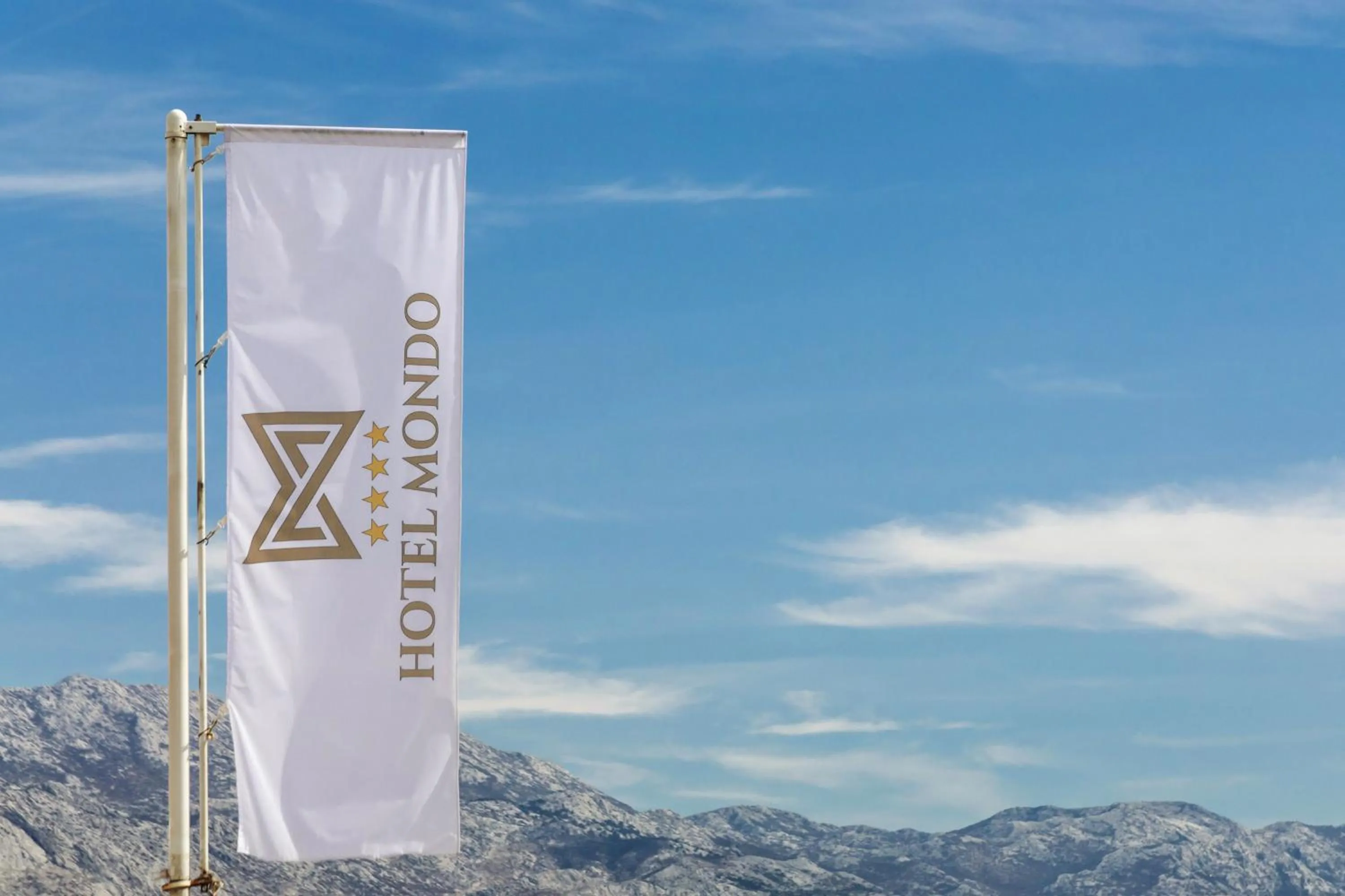 Property building in Hotel Mondo