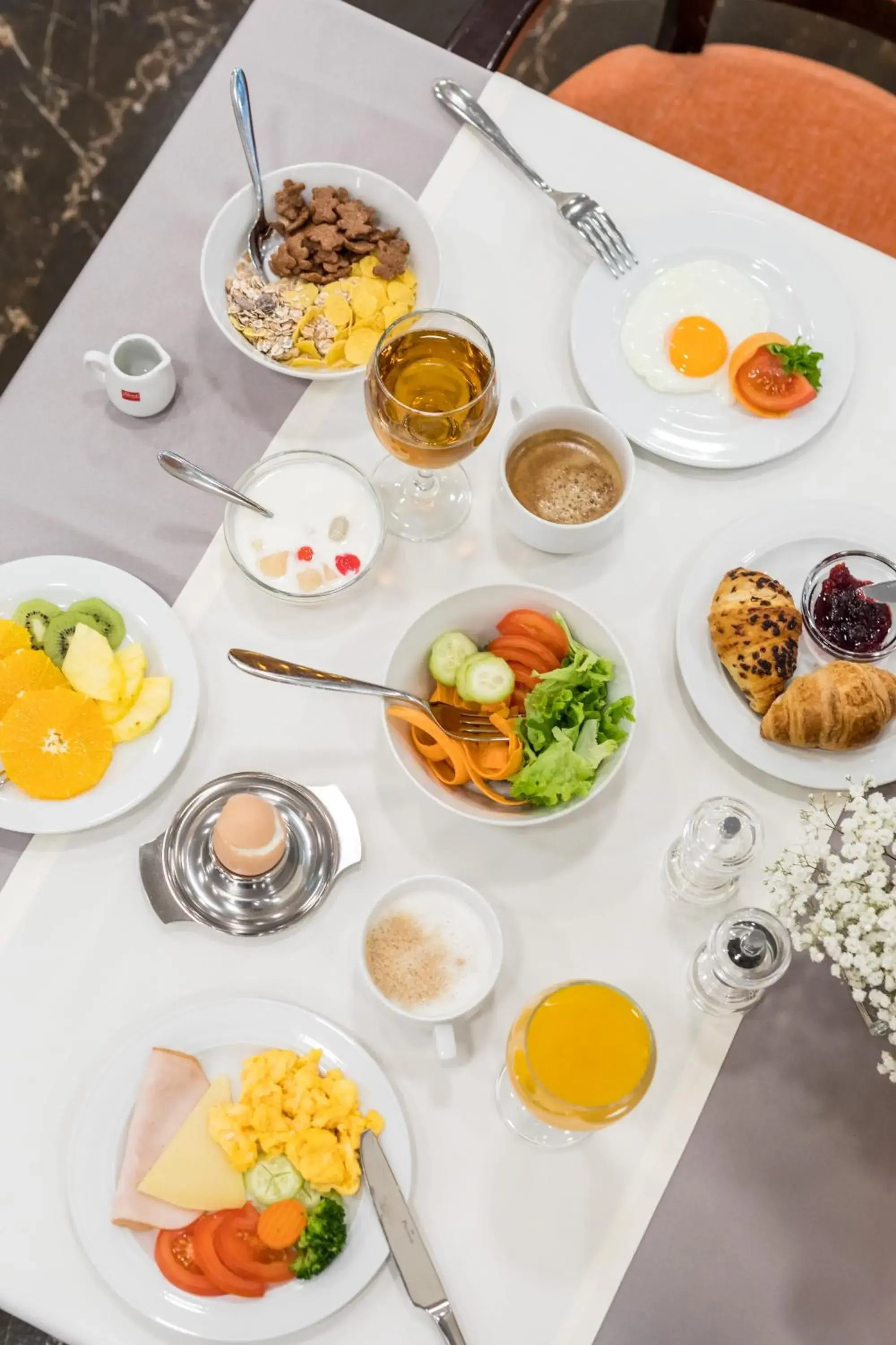 Restaurant/places to eat in Hotel Mondo Restaurant/places to eat in Hotel Mondo