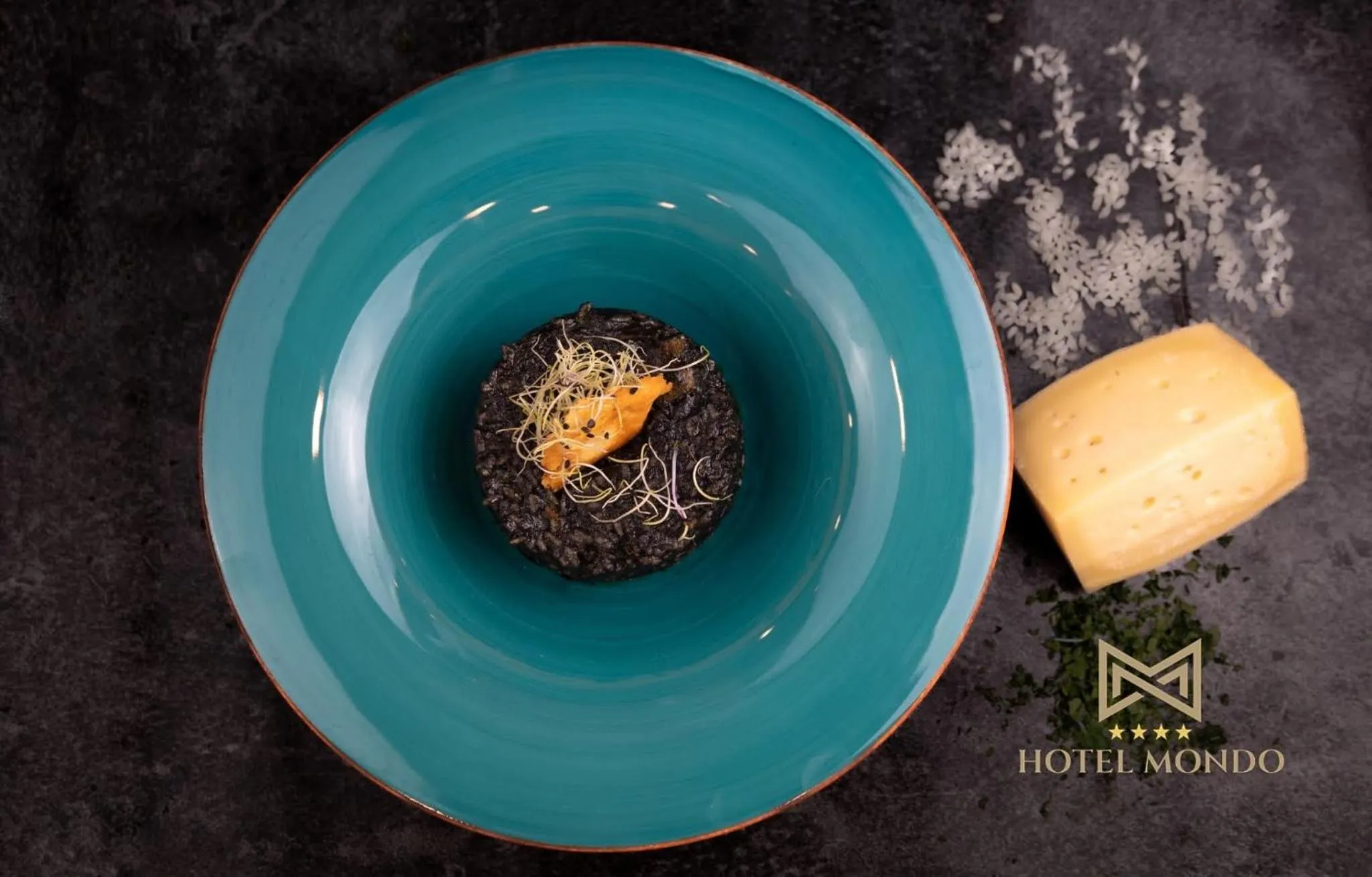 Restaurant/places to eat in Hotel Mondo