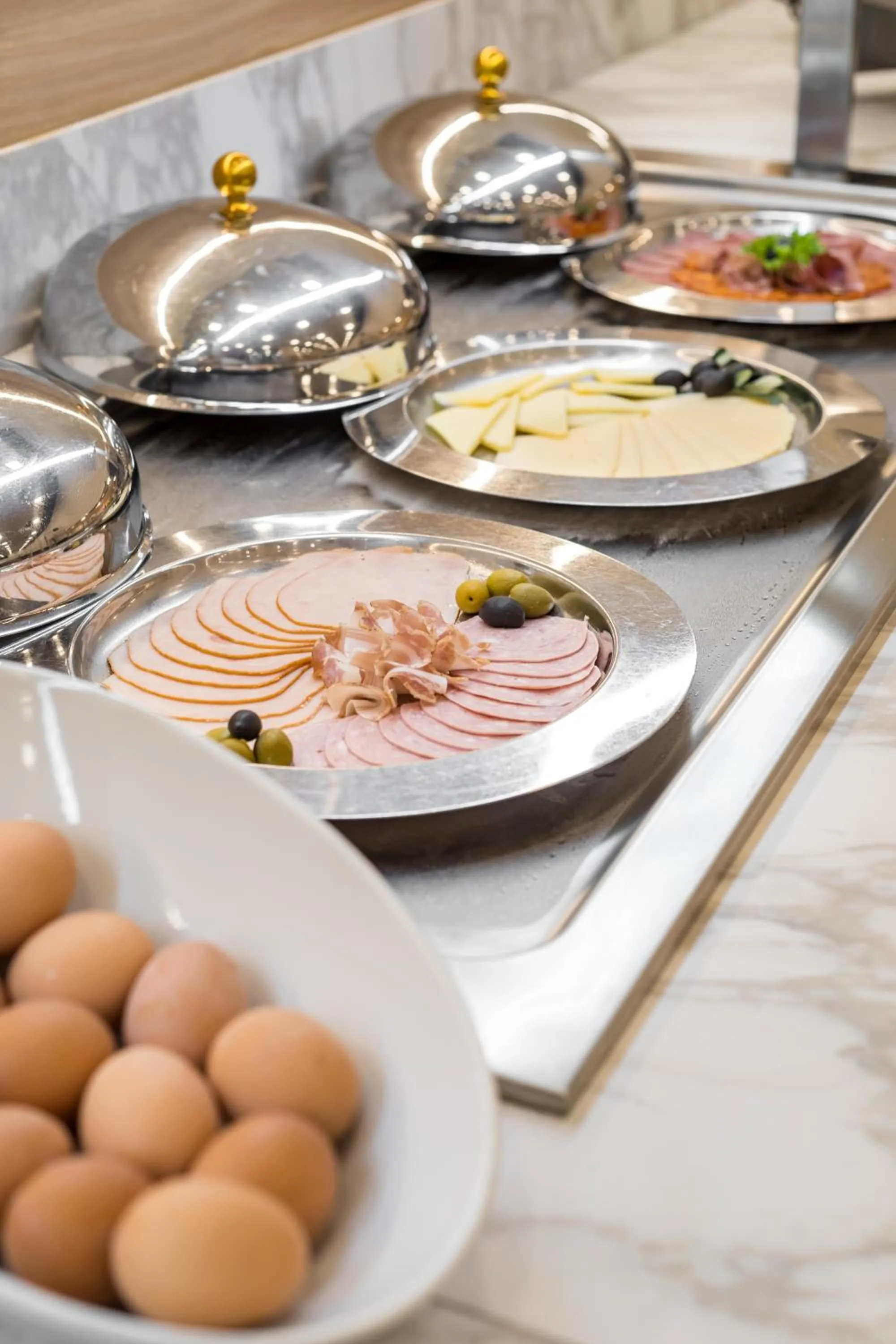 Restaurant/places to eat in Hotel Mondo