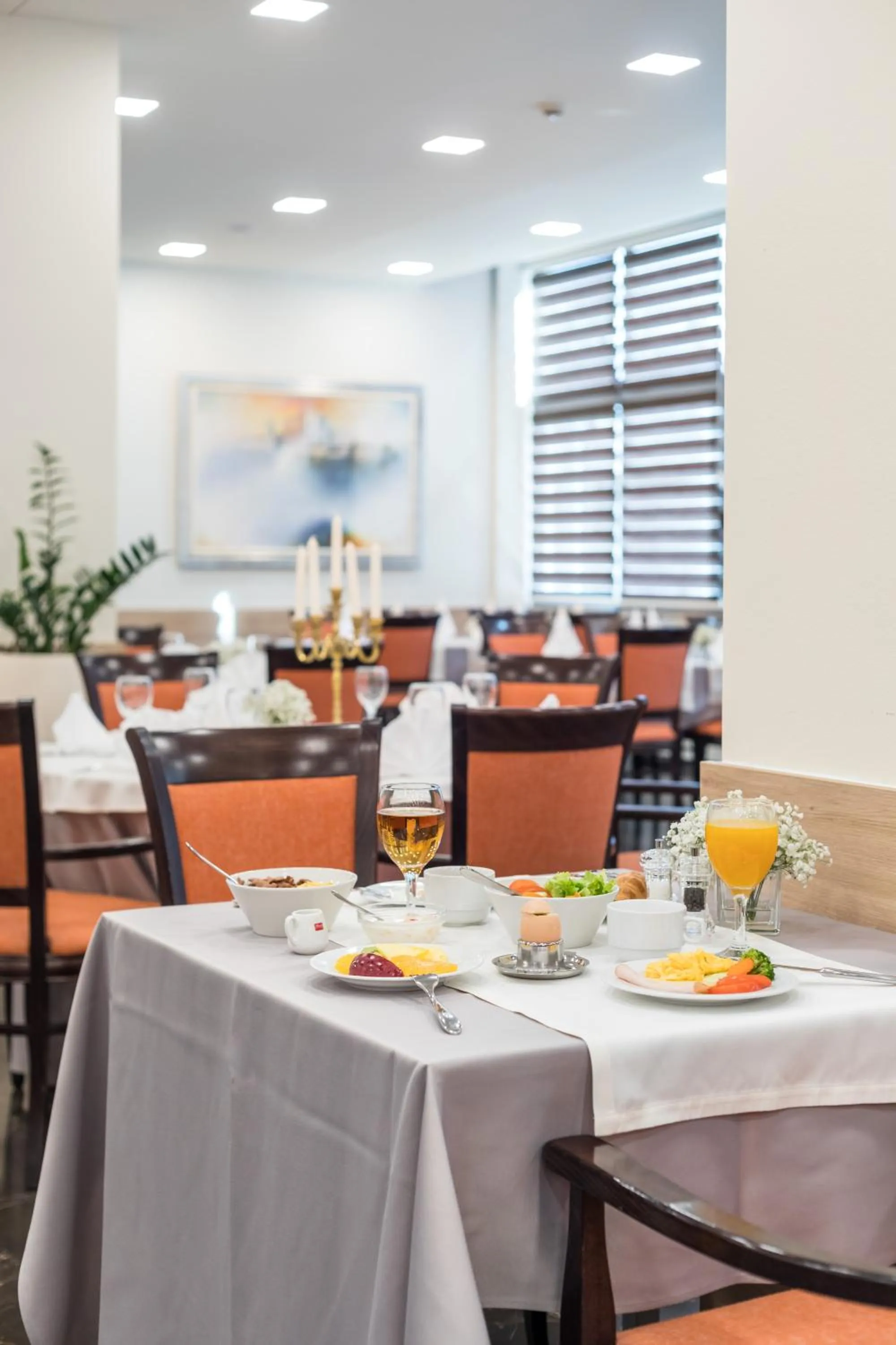 Restaurant/places to eat in Hotel Mondo