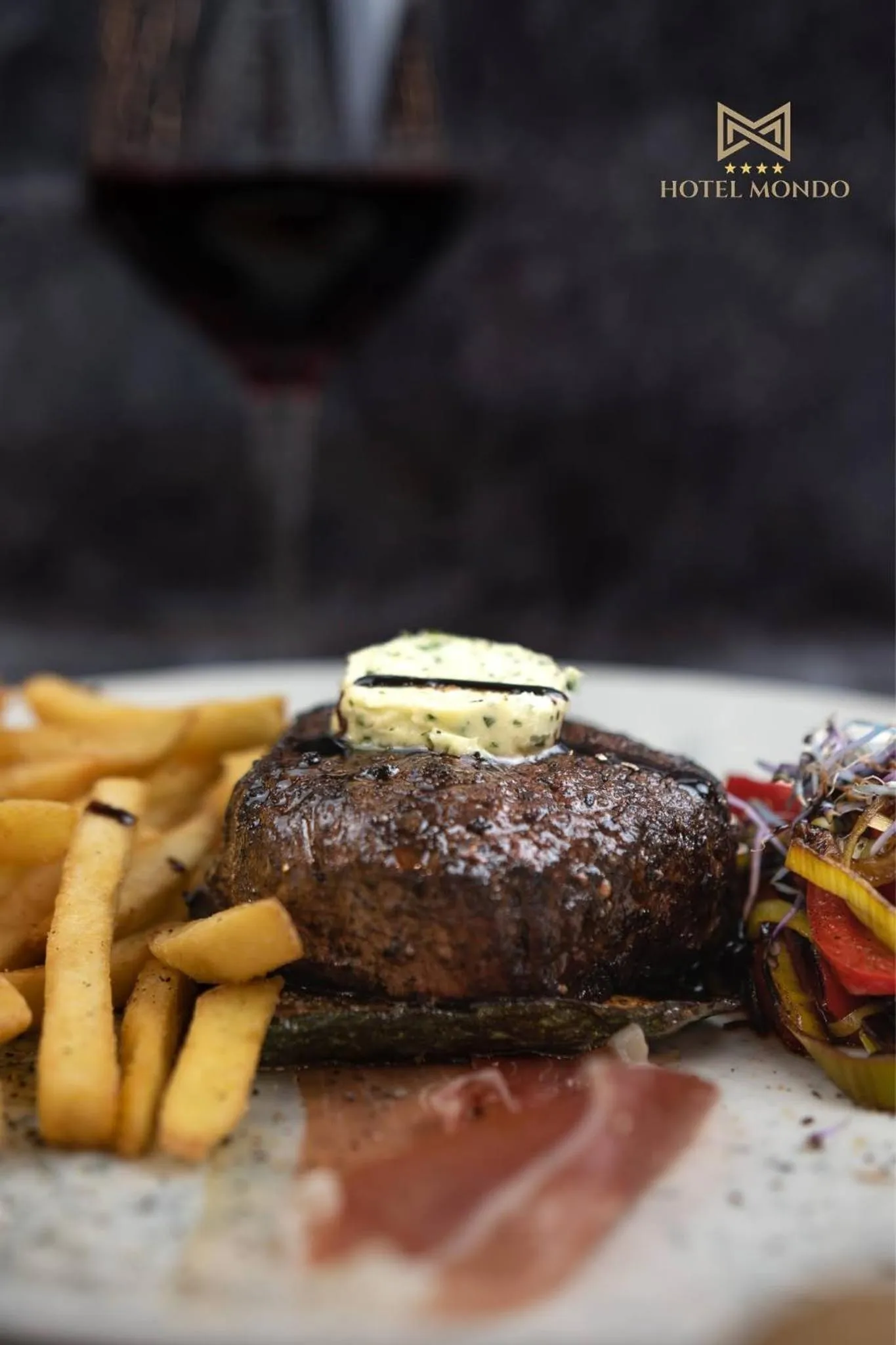 Restaurant/places to eat in Hotel Mondo