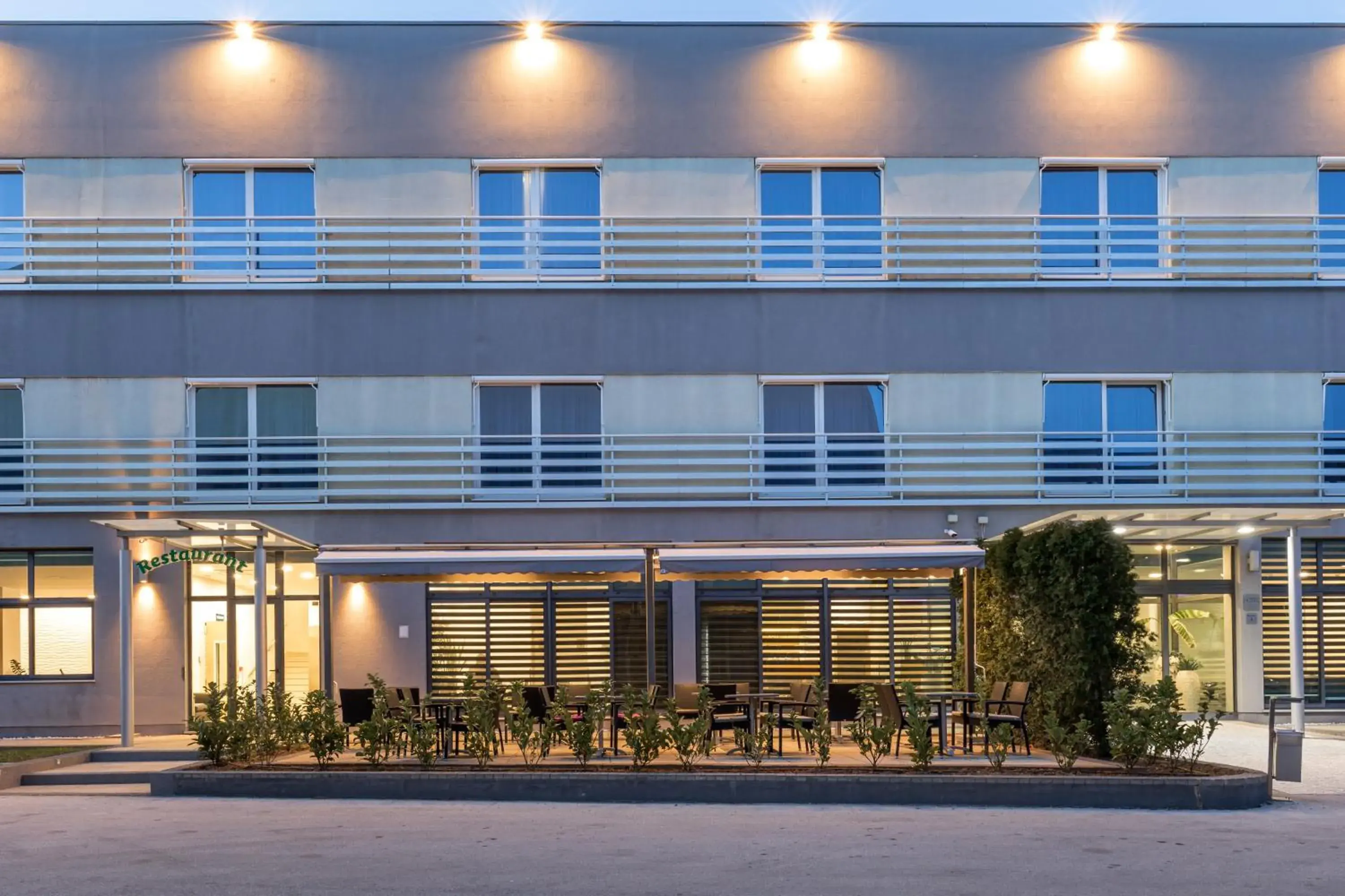 Property building in Hotel Mondo Property building in Hotel Mondo