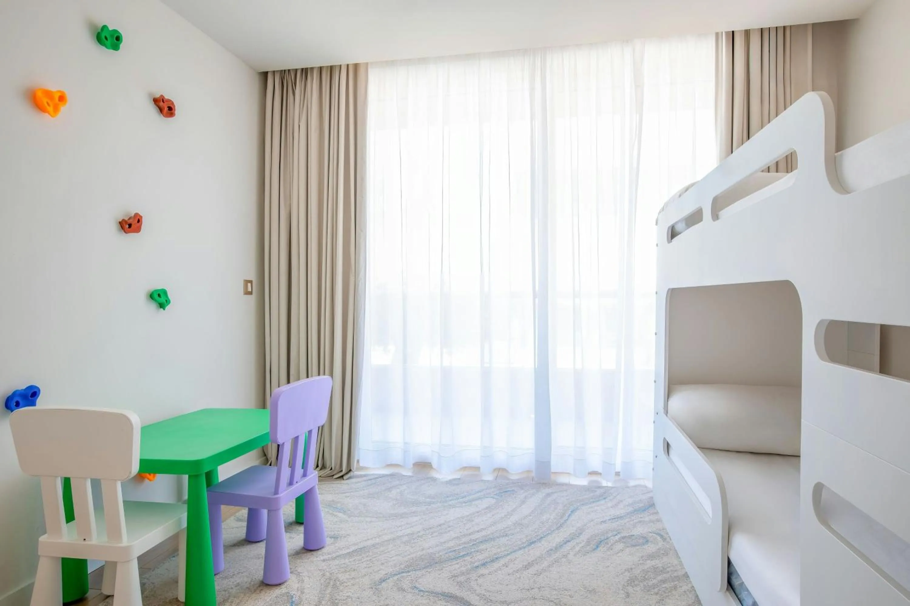 Bedroom, Bed in Le Meridien Lav Split