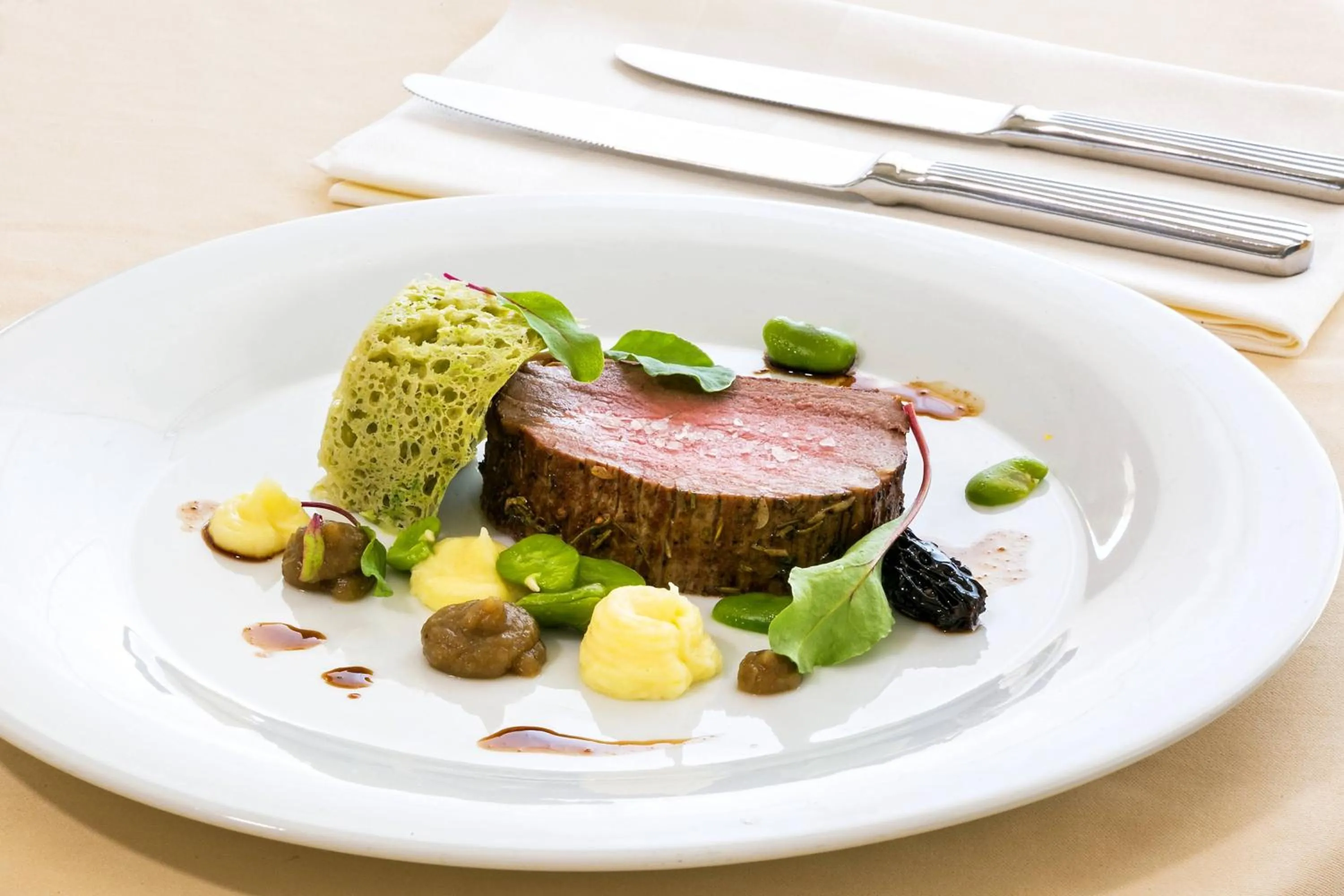 Restaurant/places to eat in Le Meridien Lav Split