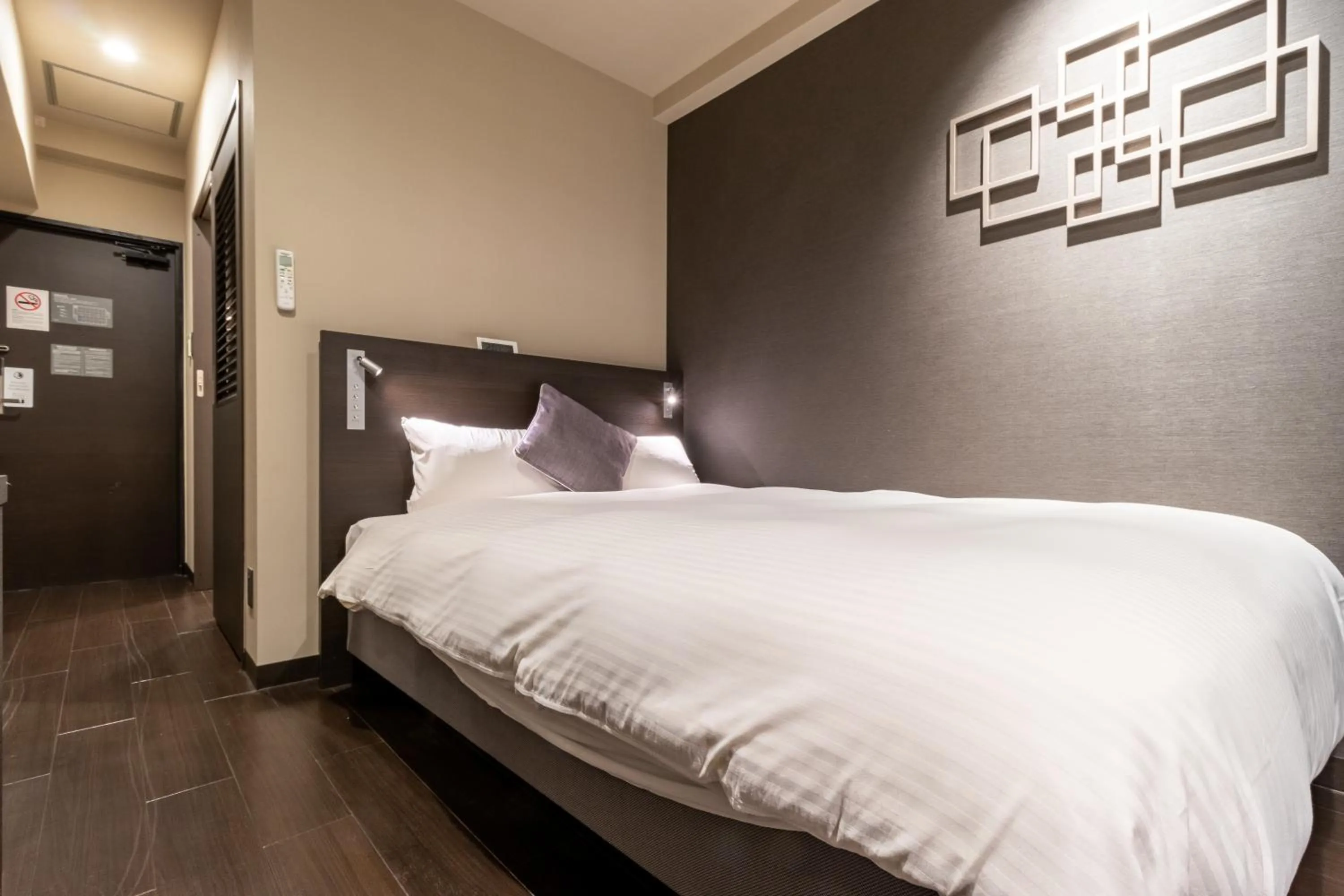 Bed in Red Roof Inn Kamata / Haneda Tokyo