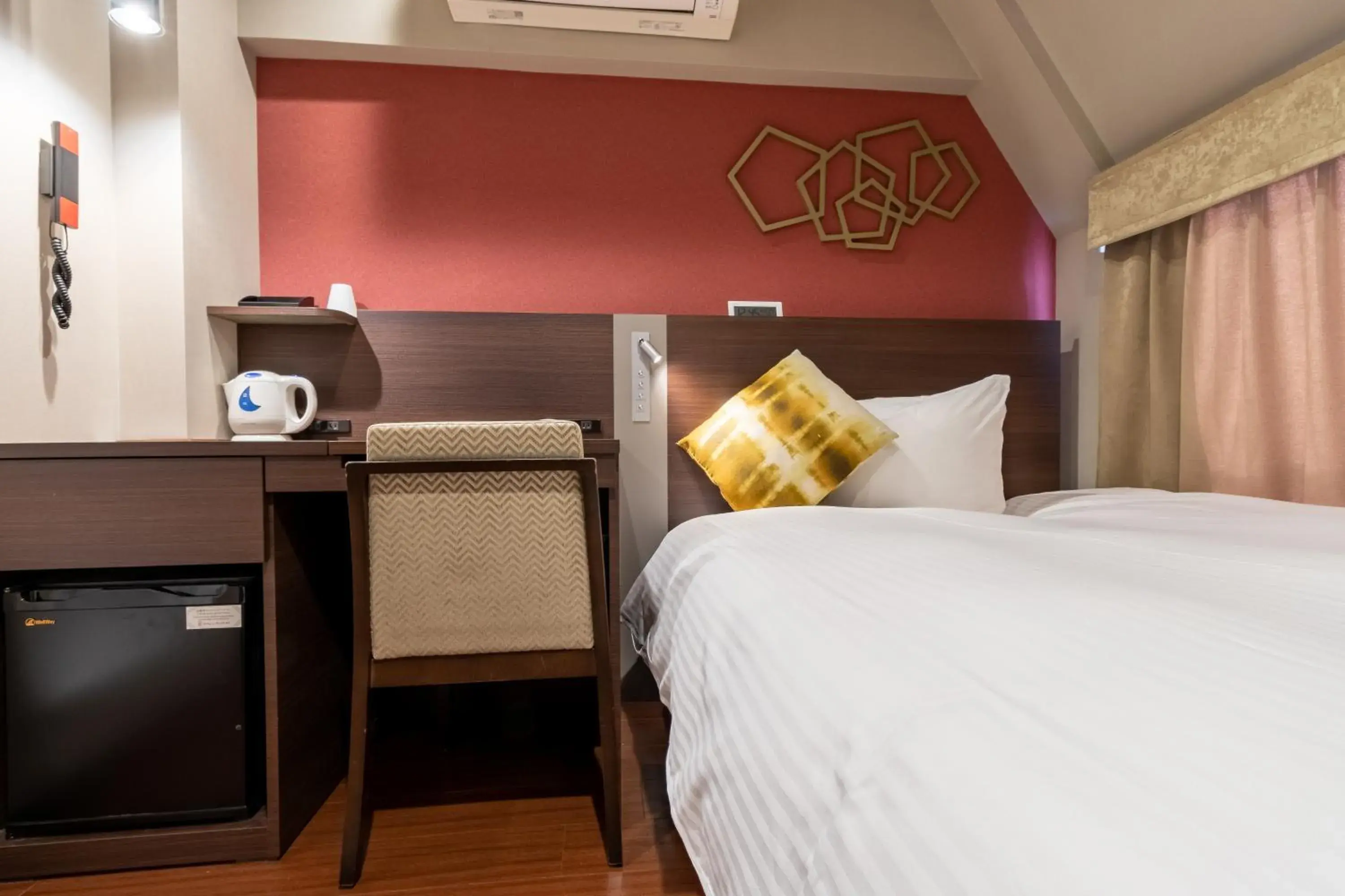 Single Room with Bathroom in Red Roof Inn Kamata / Haneda Tokyo Single Room with Bathroom in Red Roof Inn Kamata / Haneda Tokyo