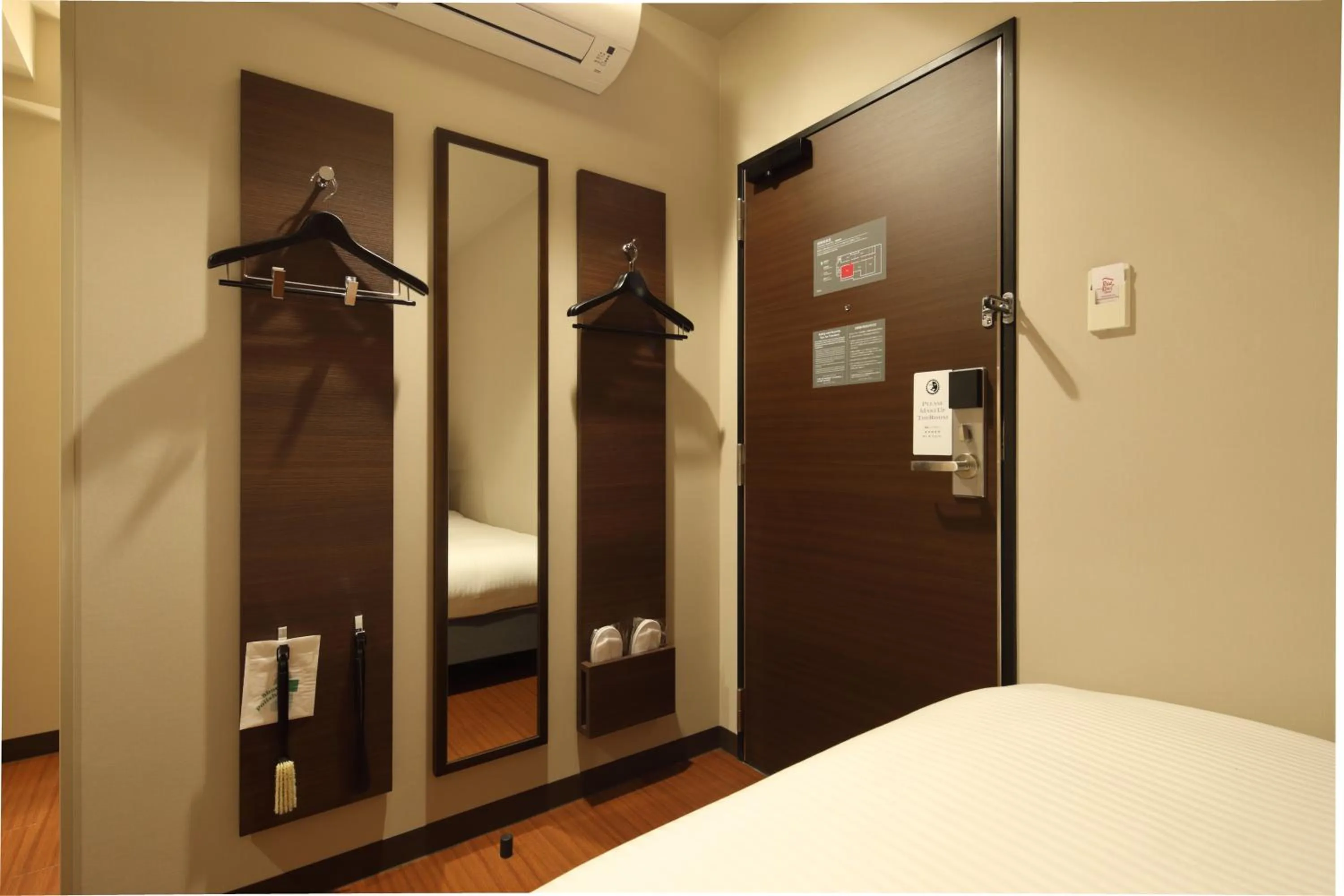 Bed in Red Roof Inn Kamata / Haneda Tokyo