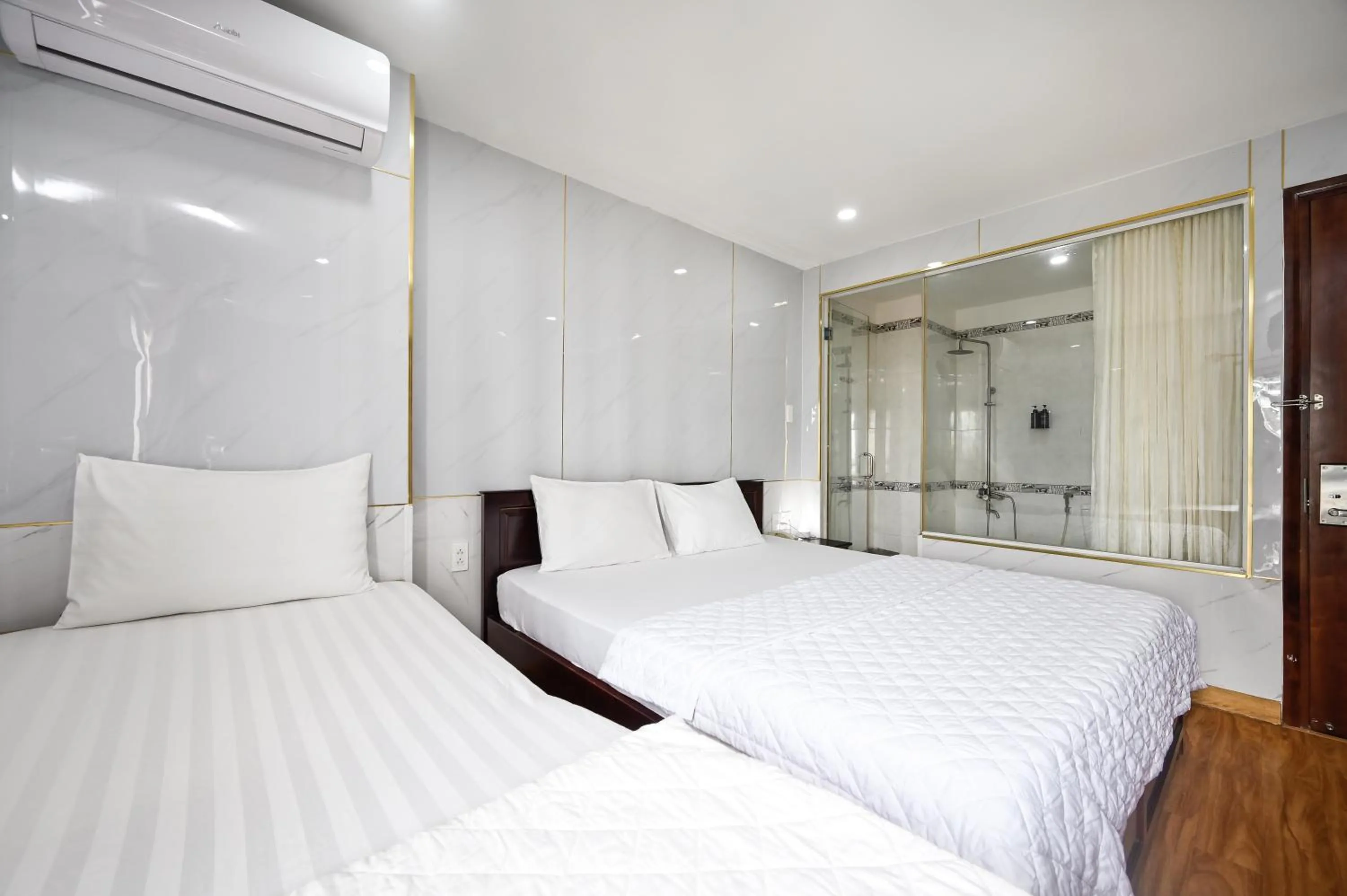 air conditioner, Bed in Gia Hoa Airport Hotel