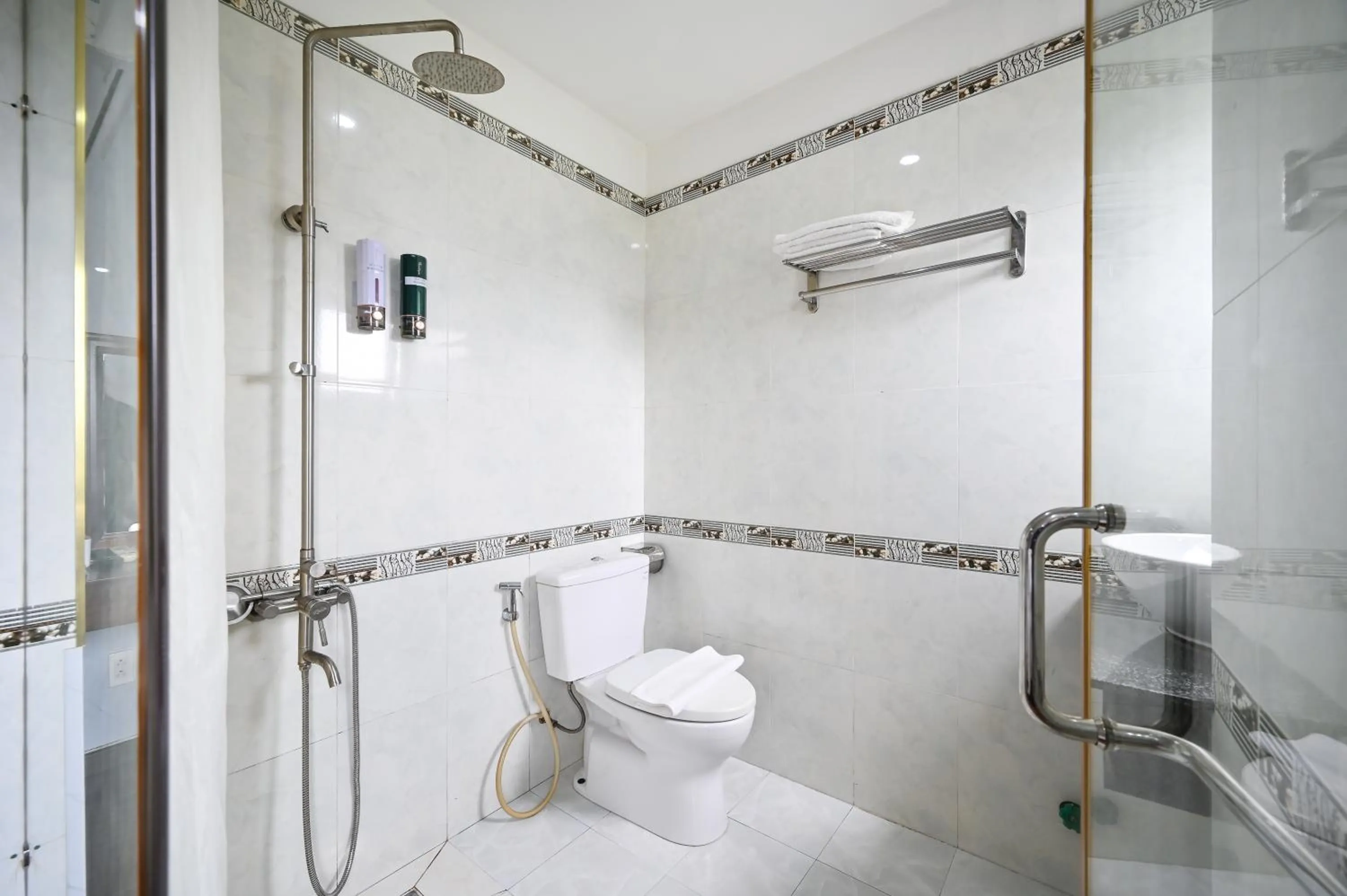 Shower in Gia Hoa Airport Hotel