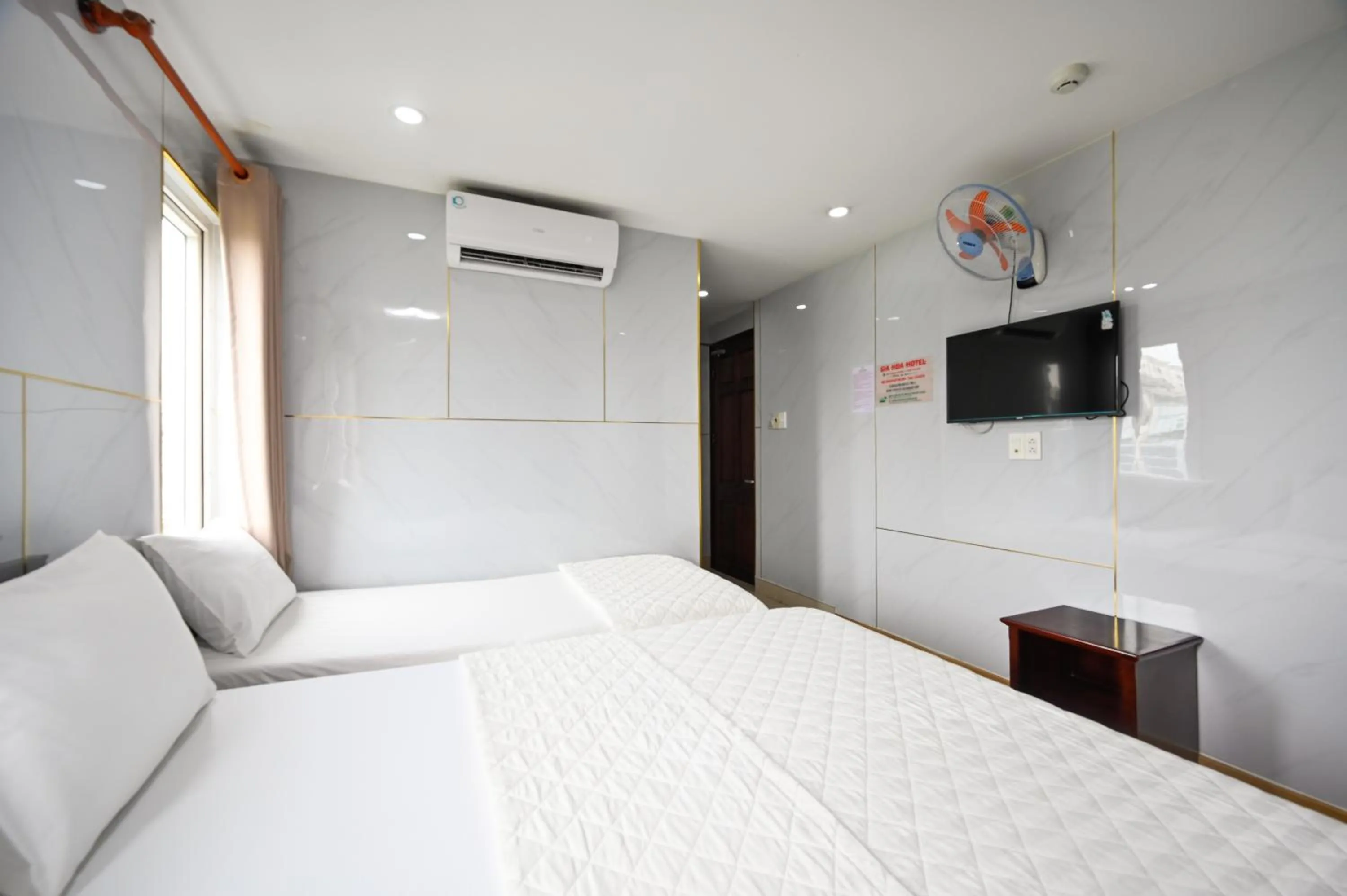 Photo of the whole room, Bed in Gia Hoa Airport Hotel