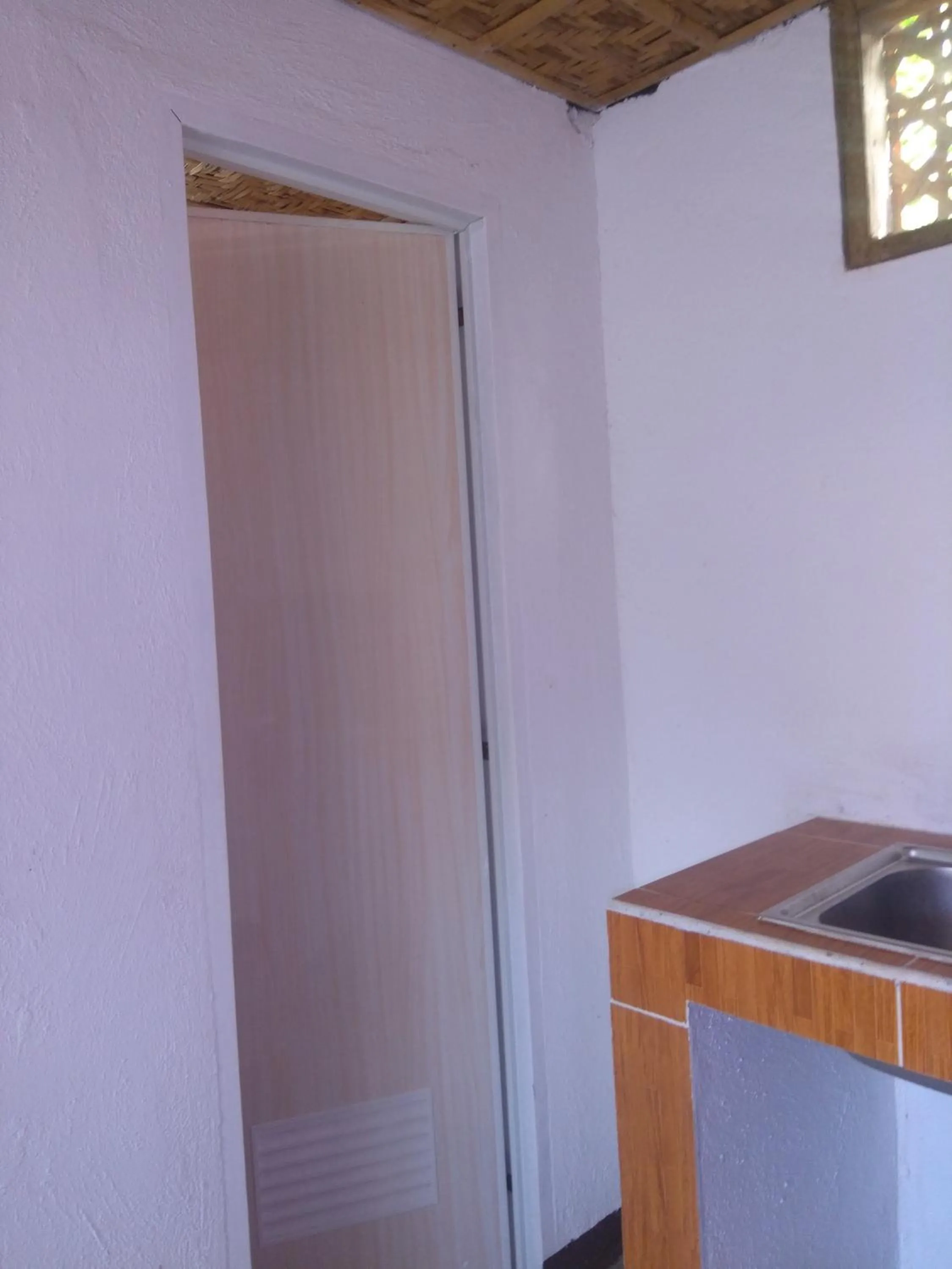 Shower in Overview Hostel