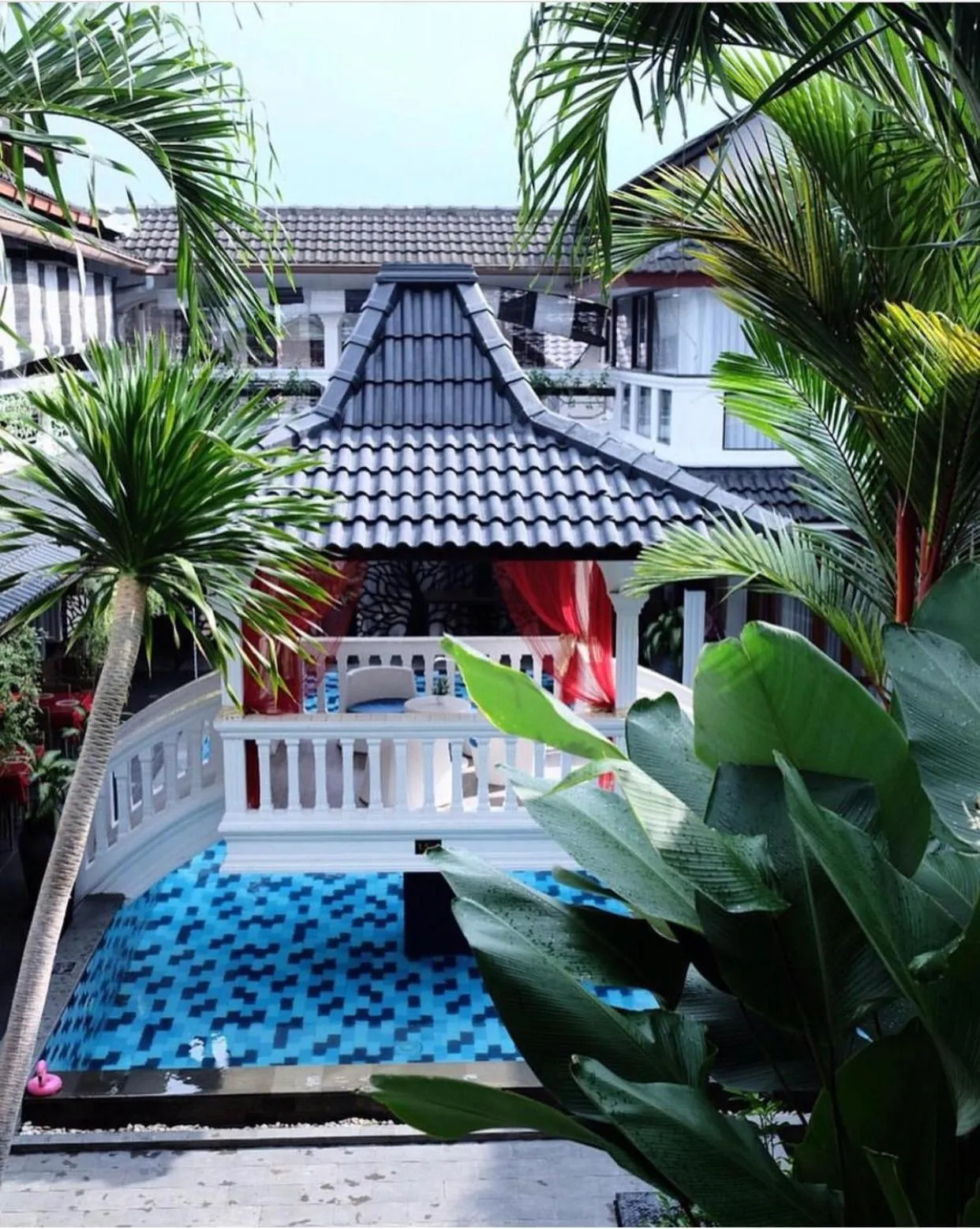 Raintree Boutique Villa & Gallery