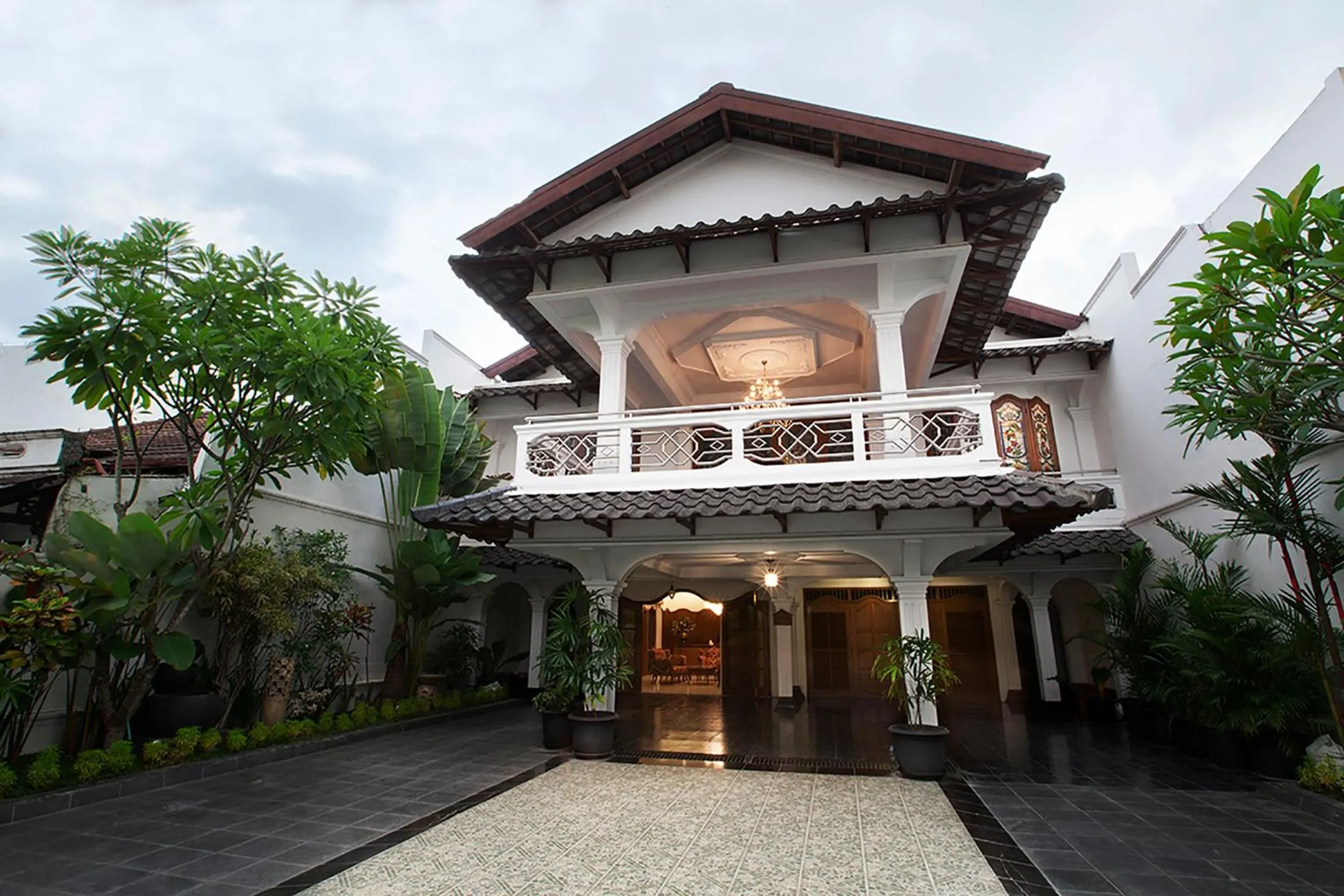 Property building in Raintree Boutique Villa & Gallery