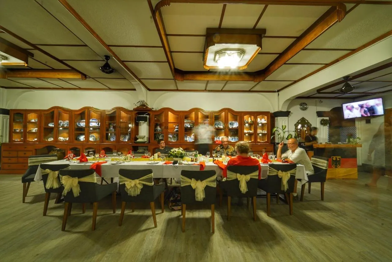 Restaurant/places to eat in Raintree Boutique Villa & Gallery