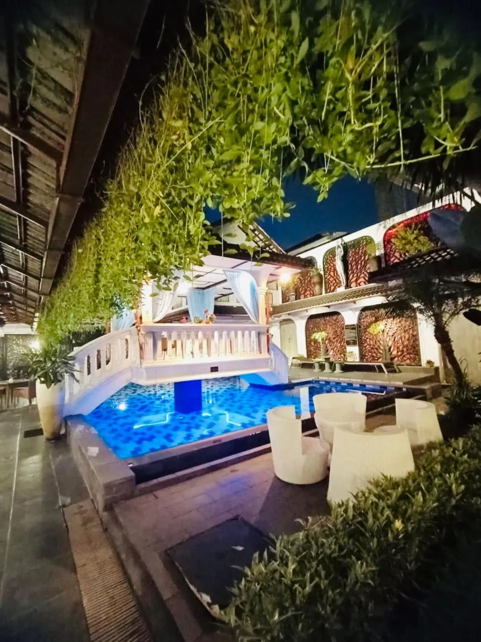 Raintree Boutique Villa & Gallery