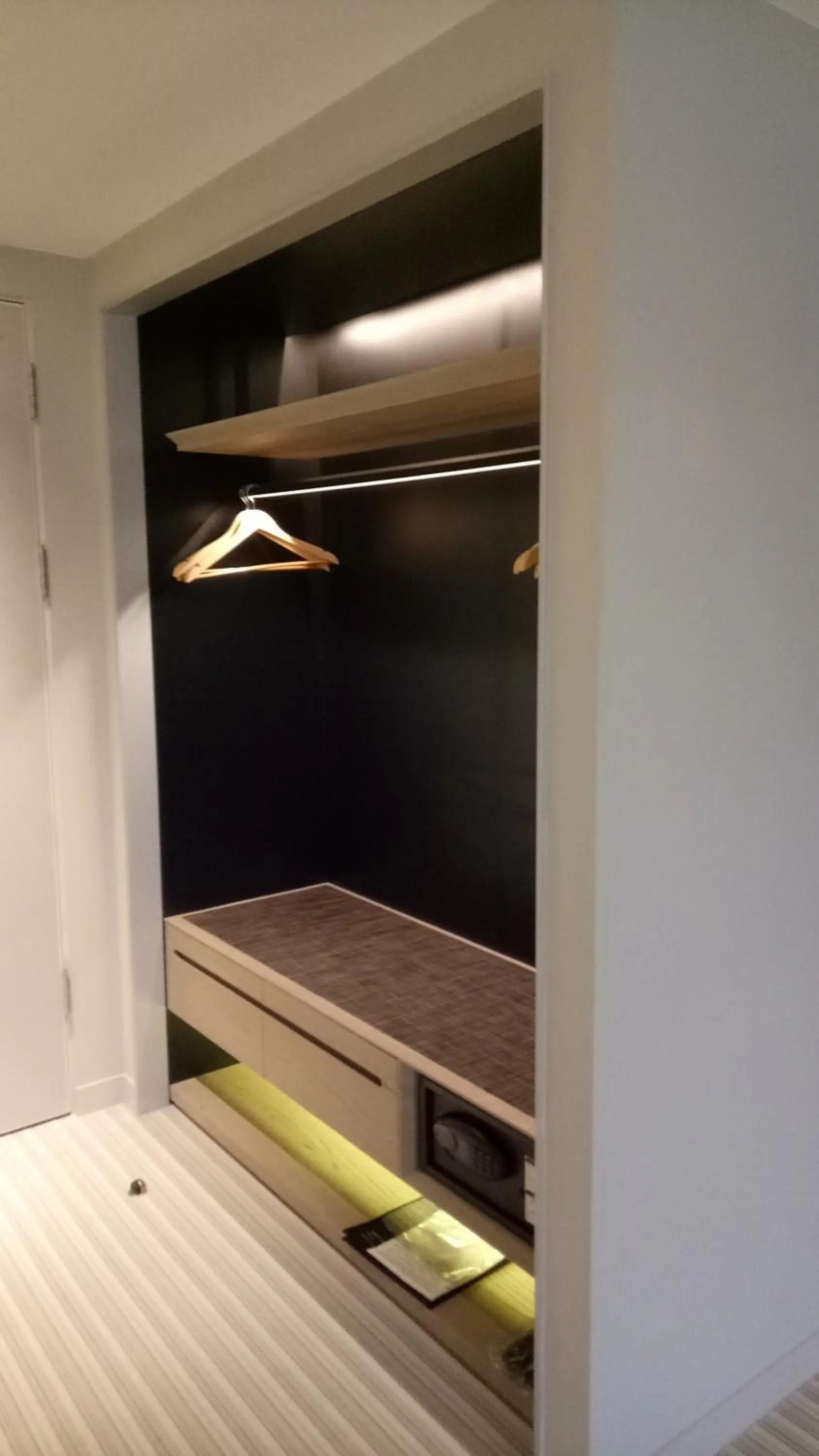 wardrobe in Greet Inn