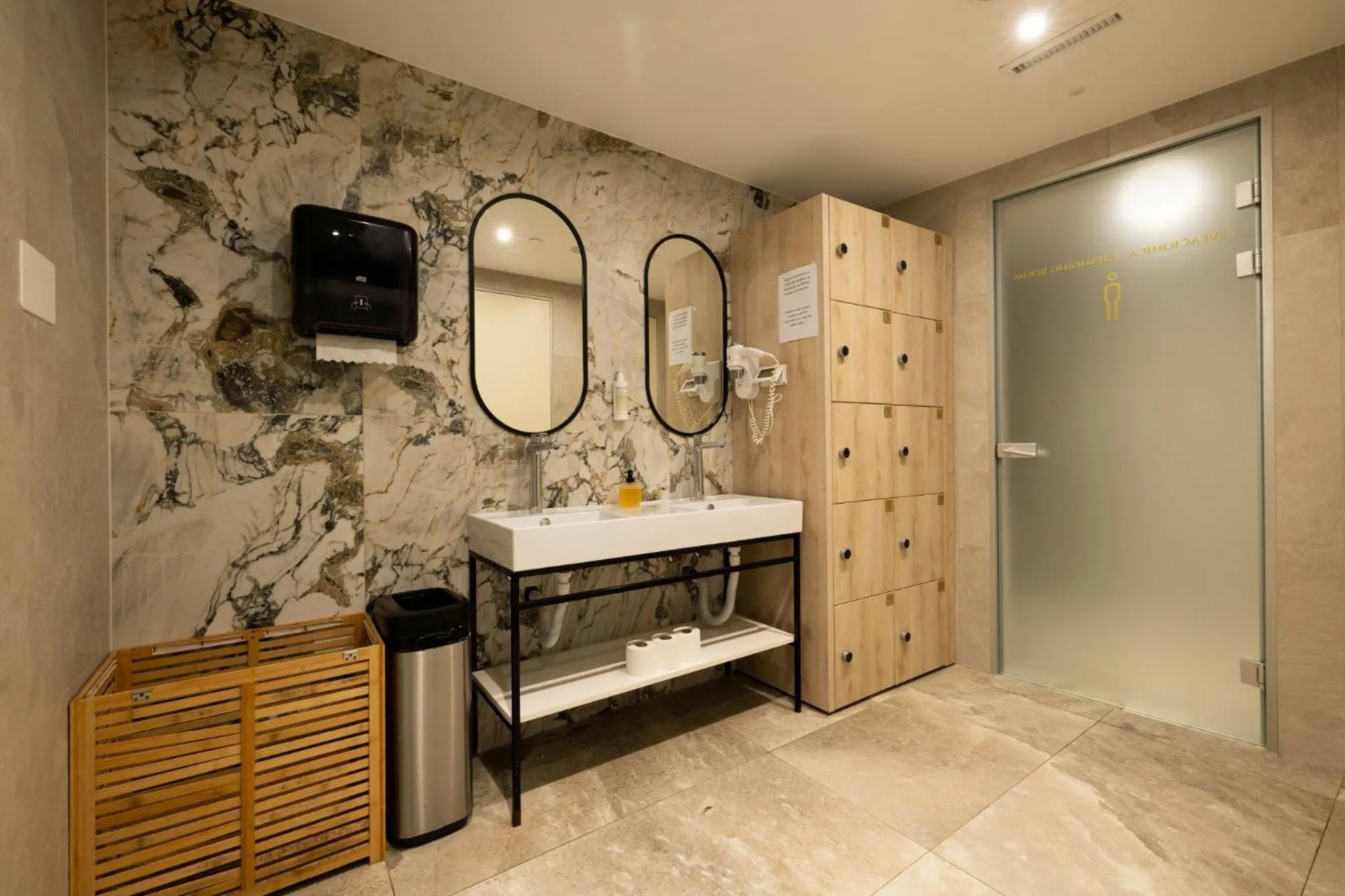 Shower in Royal Ariston Hotel