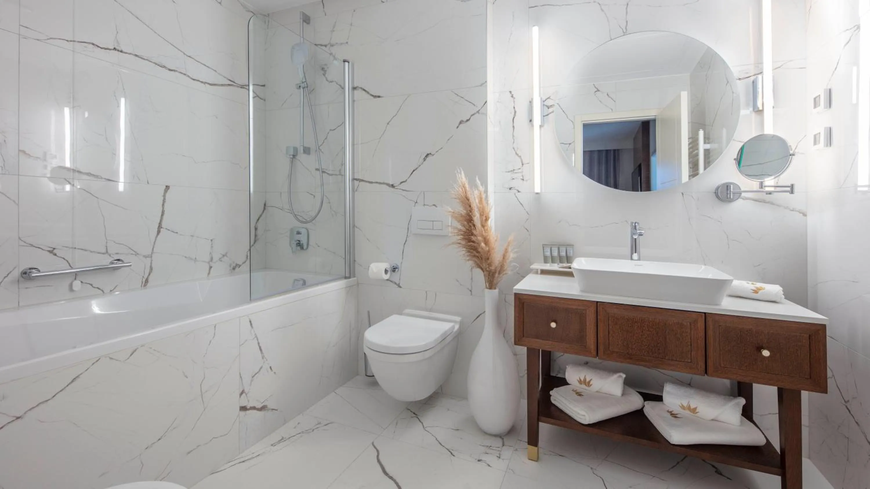 Toilet in Royal Ariston Hotel