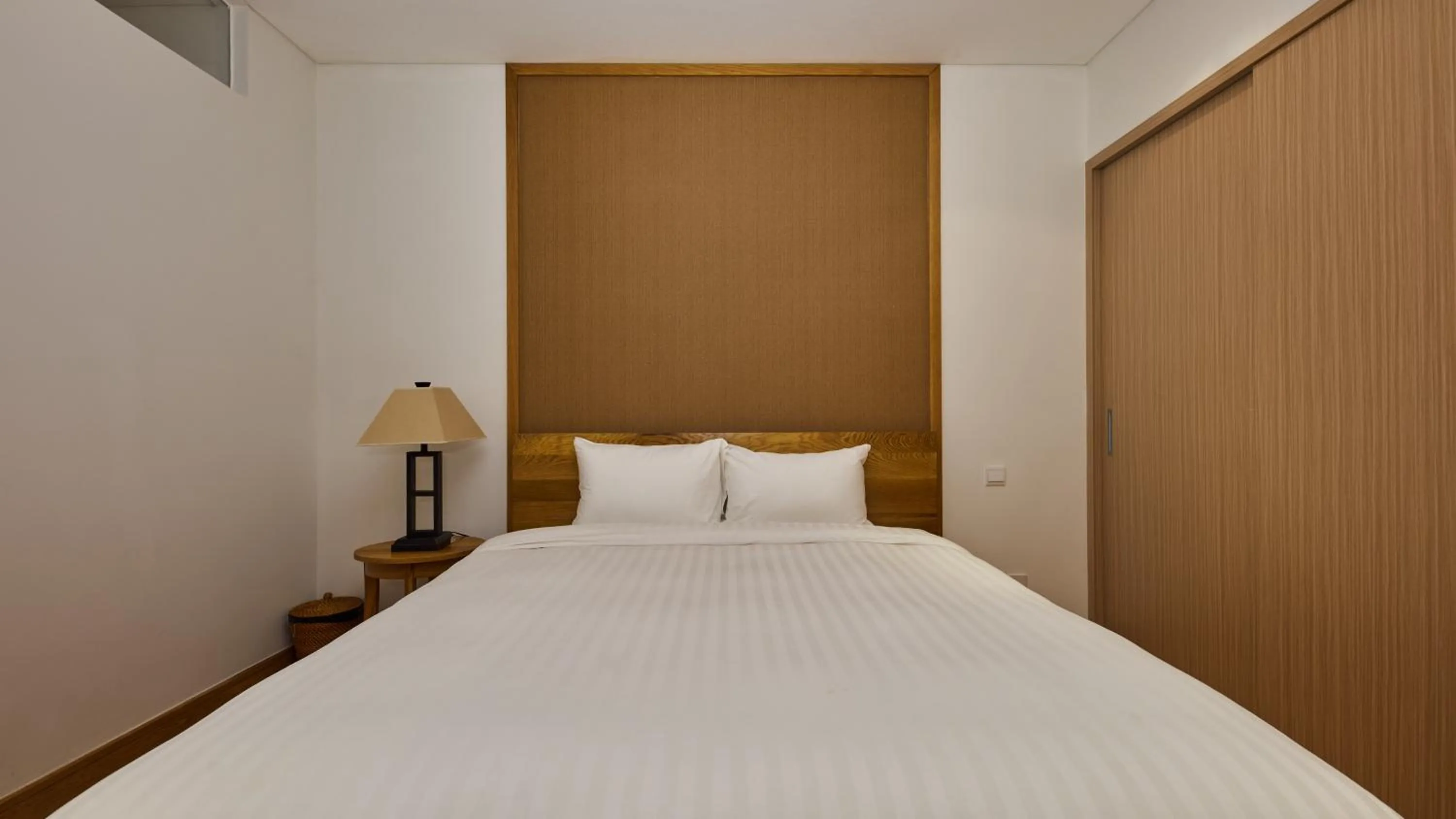 Bedroom, Bed in The Ocean Villas Danang