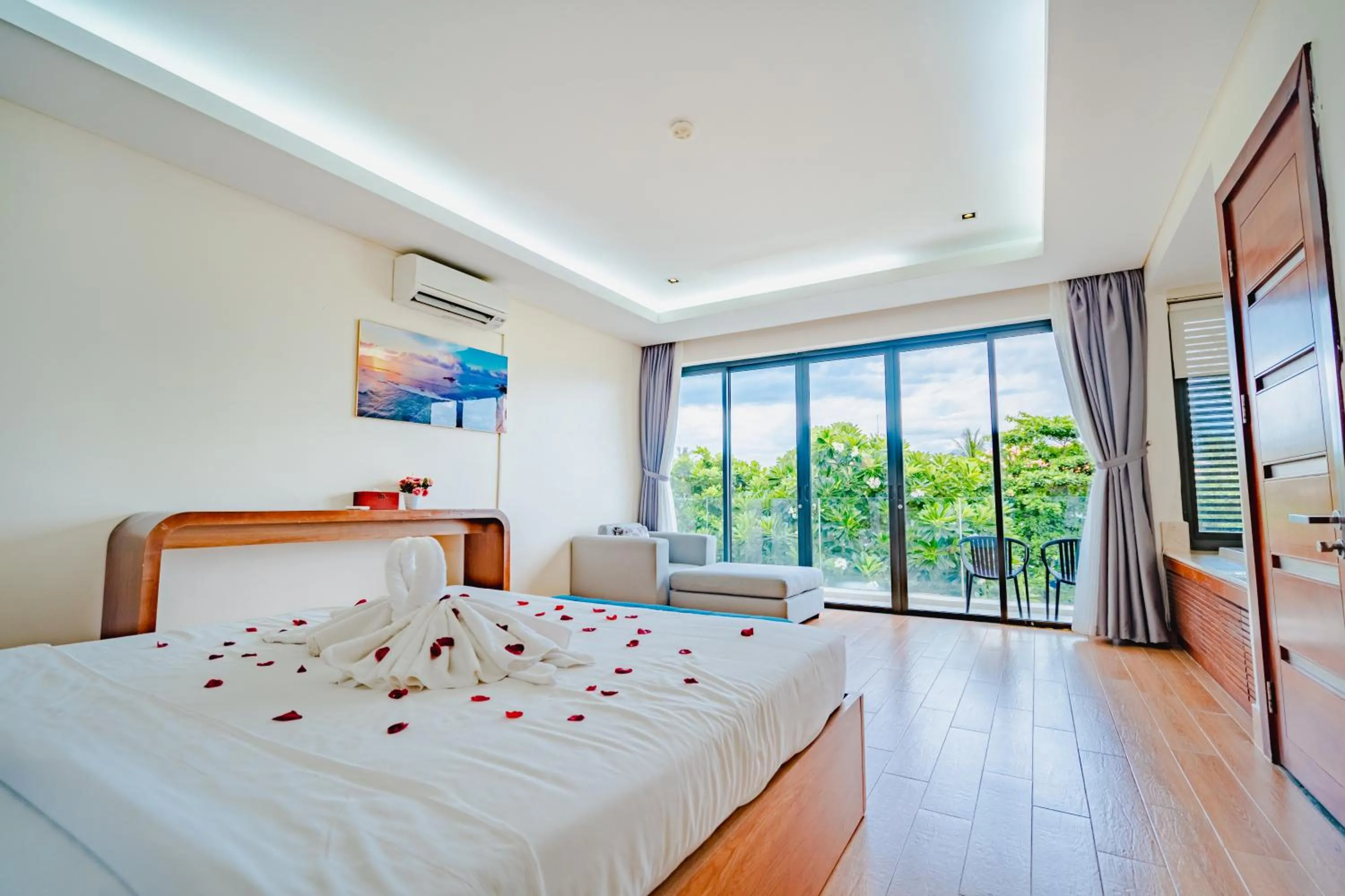 Bedroom, Bed in The Ocean Villas Danang