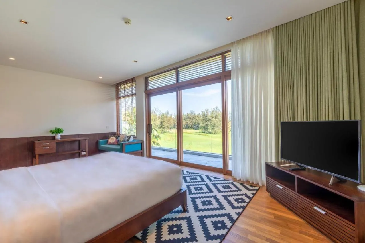 Bed in The Ocean Villas Danang