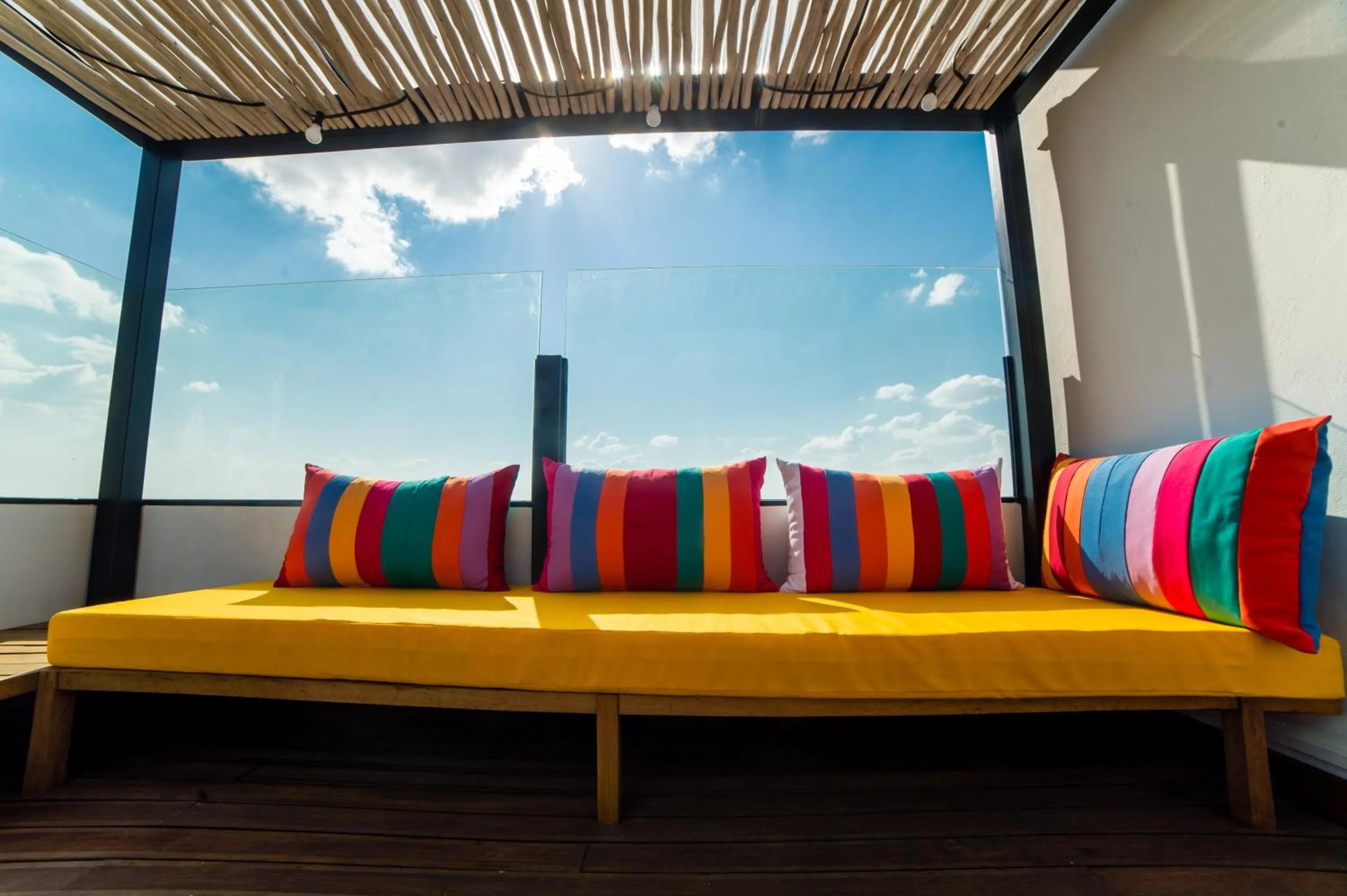 Restaurant/places to eat in Grand Hotel Urban