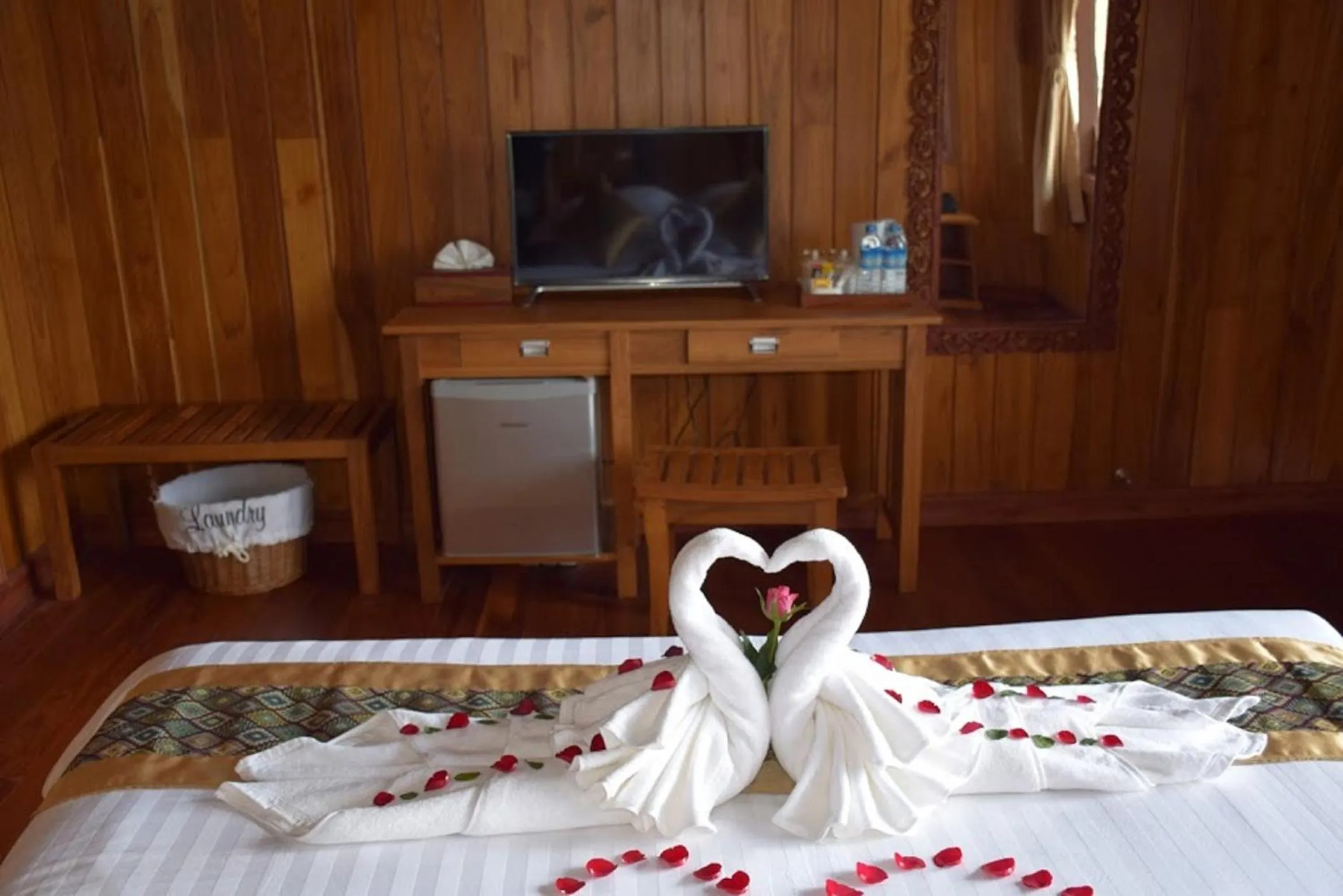 TV and multimedia, Bed in Inle Cottage Boutique Hotel