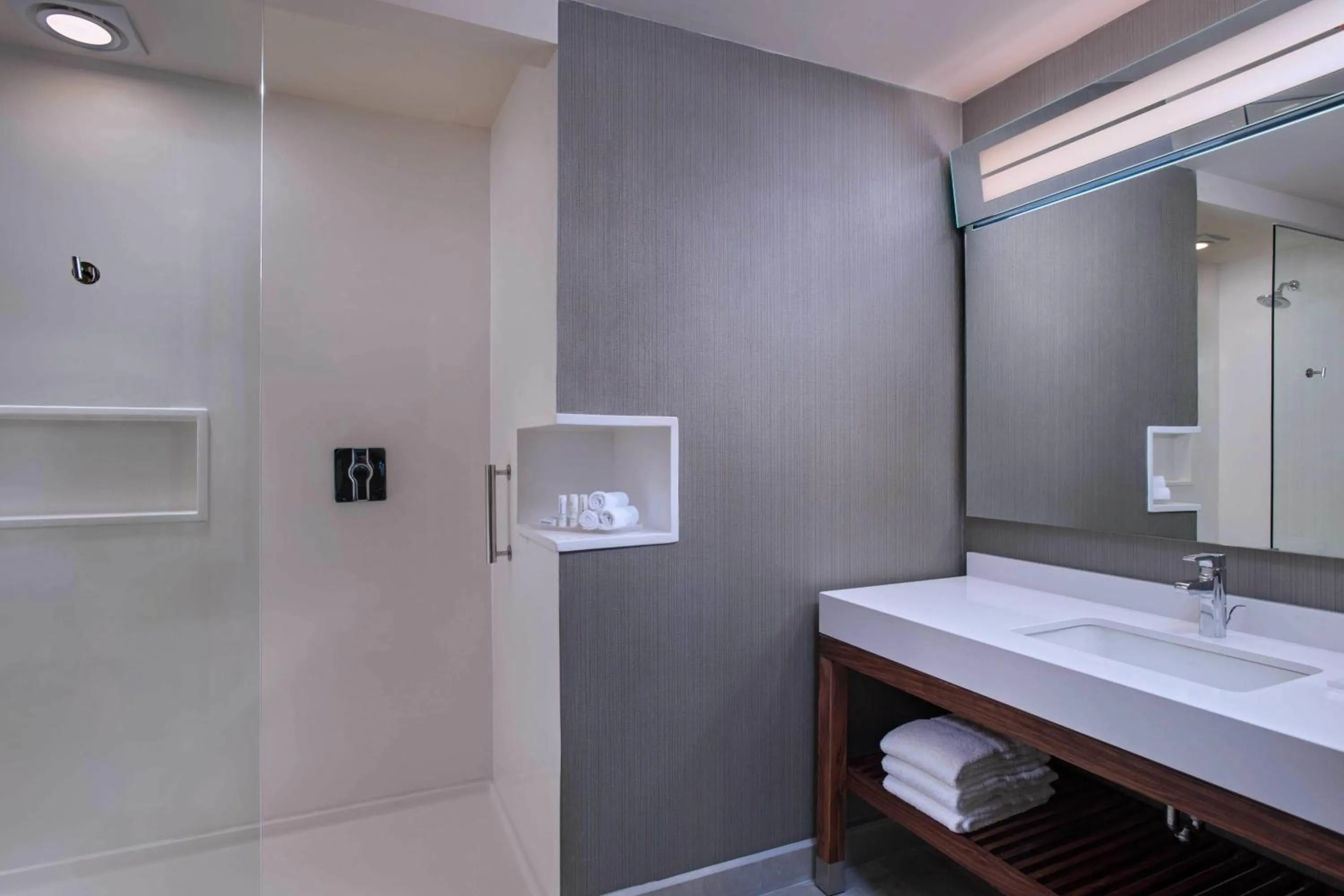 Bathroom in Courtyard by Marriott Guatemala City