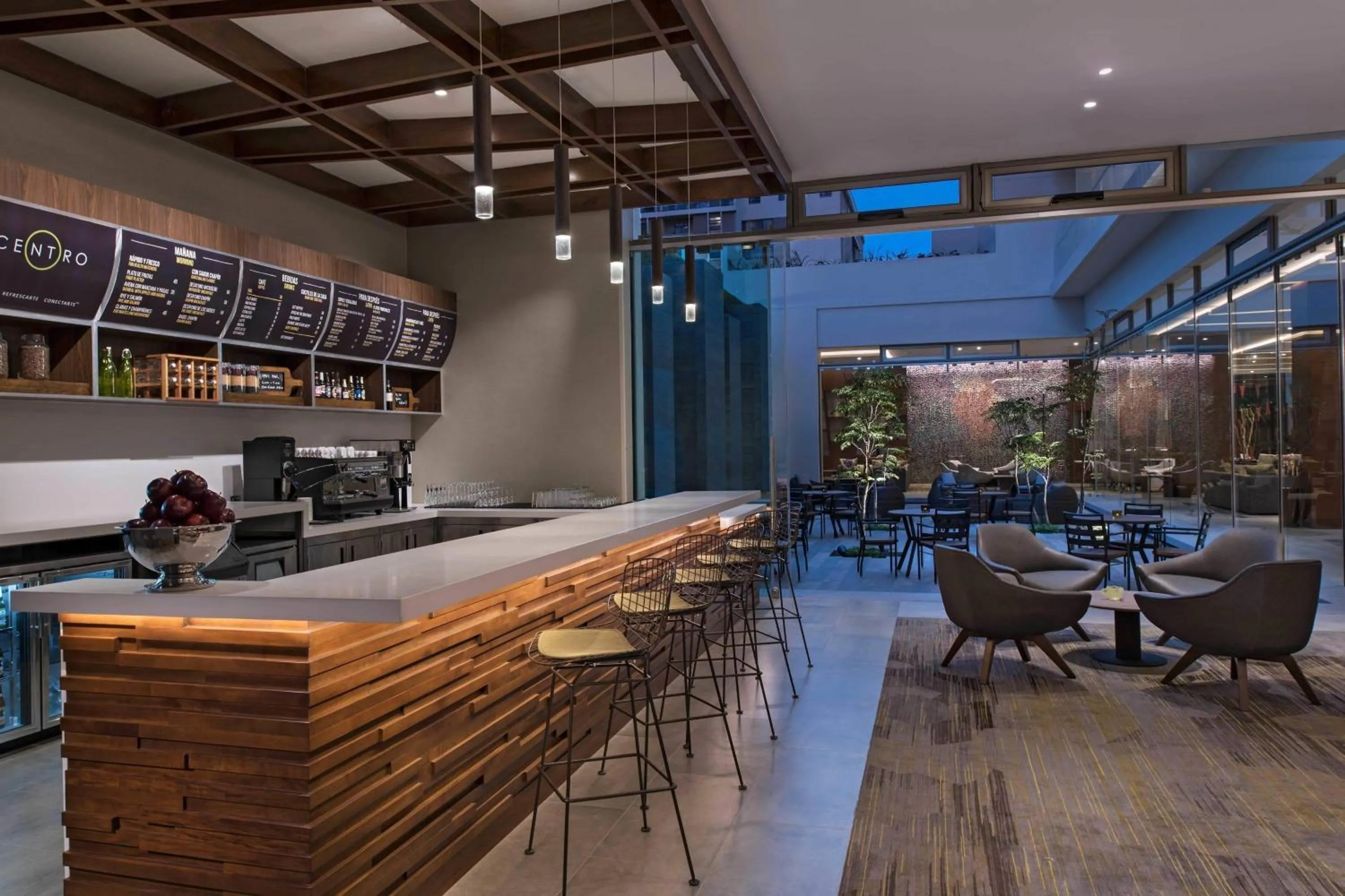 Restaurant/places to eat in Courtyard by Marriott Guatemala City