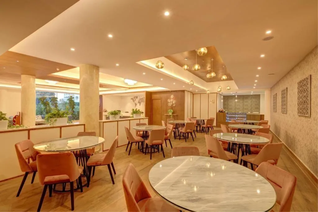 Restaurant/places to eat in IMA House