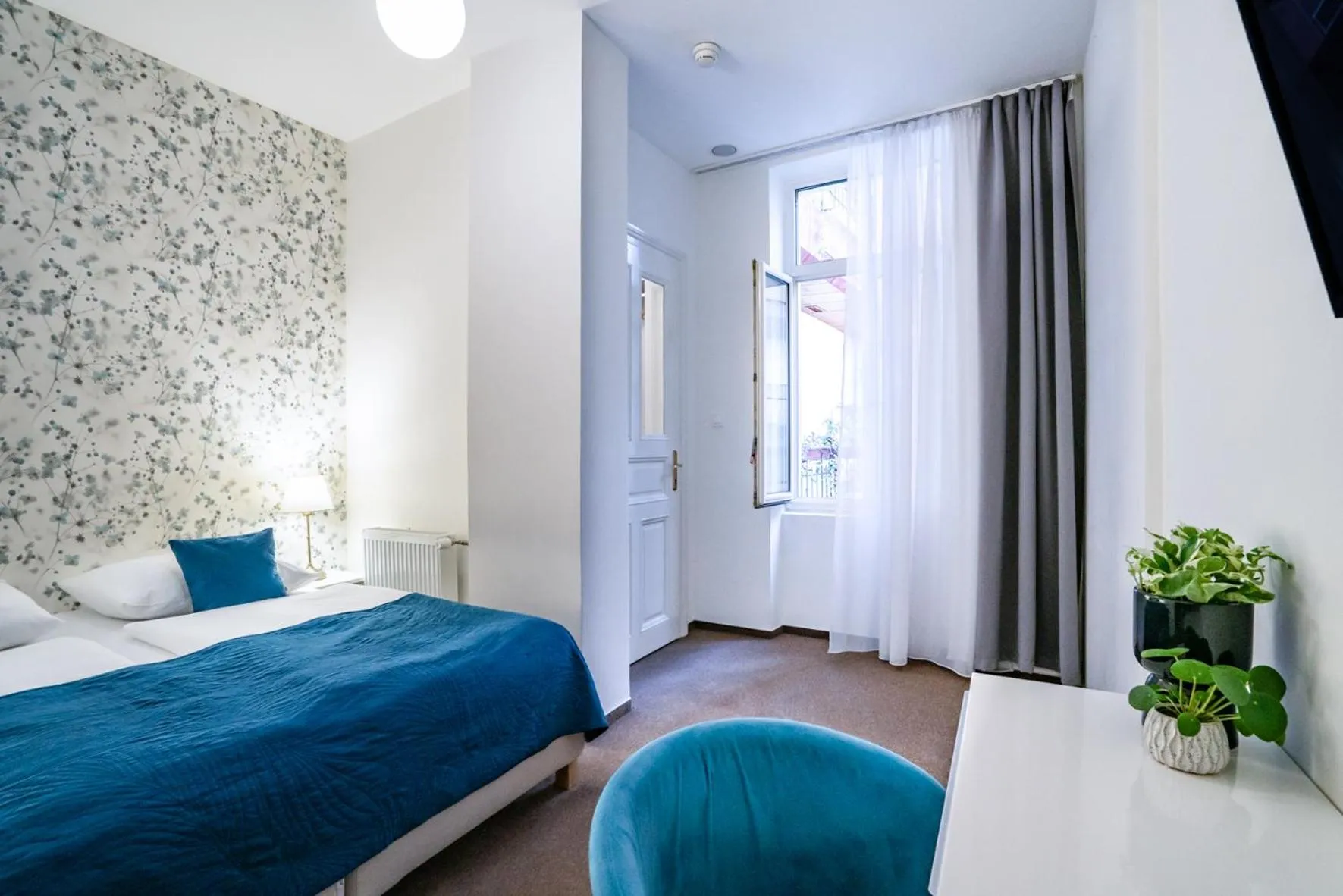 Photo of the whole room, Bed in Elisabeth Old Town