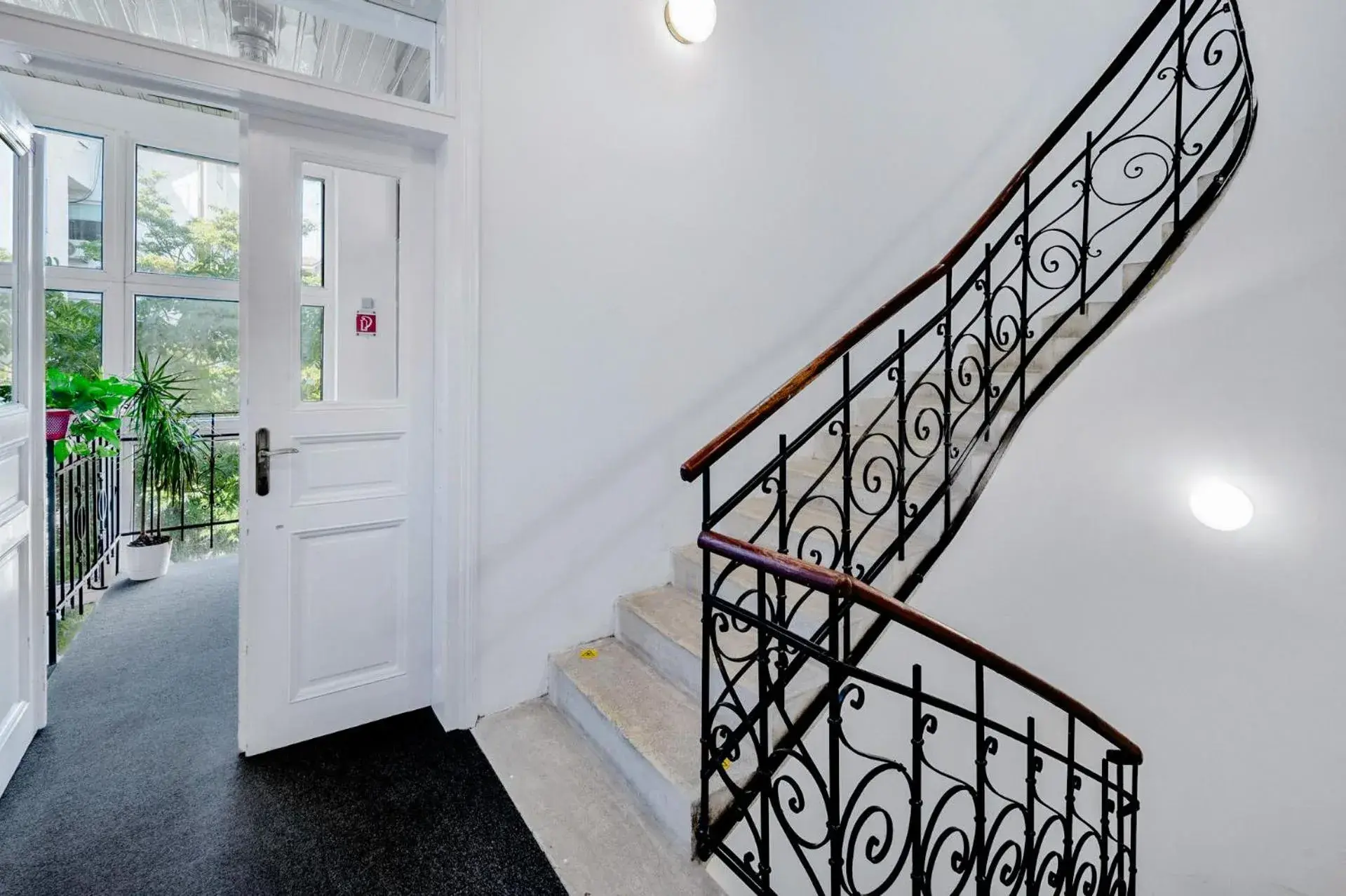 Property building in Elisabeth Old Town Property building in Elisabeth Old Town