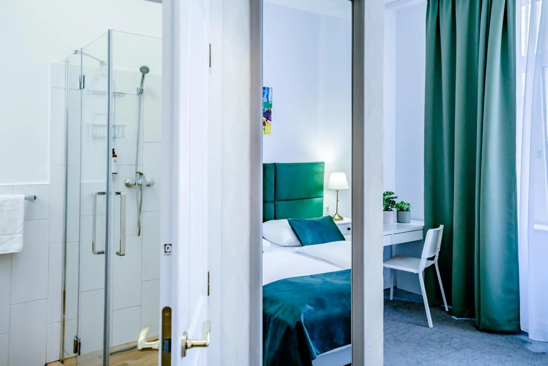 Bathroom, Bed in Elisabeth Old Town