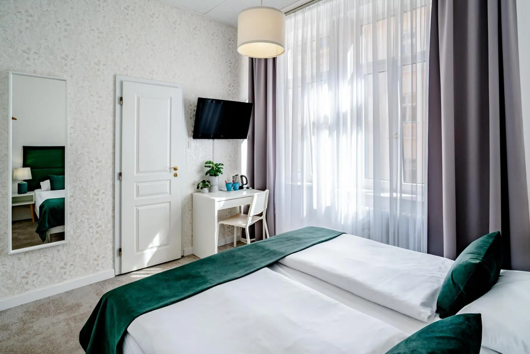 Photo of the whole room, Bed in Elisabeth Old Town