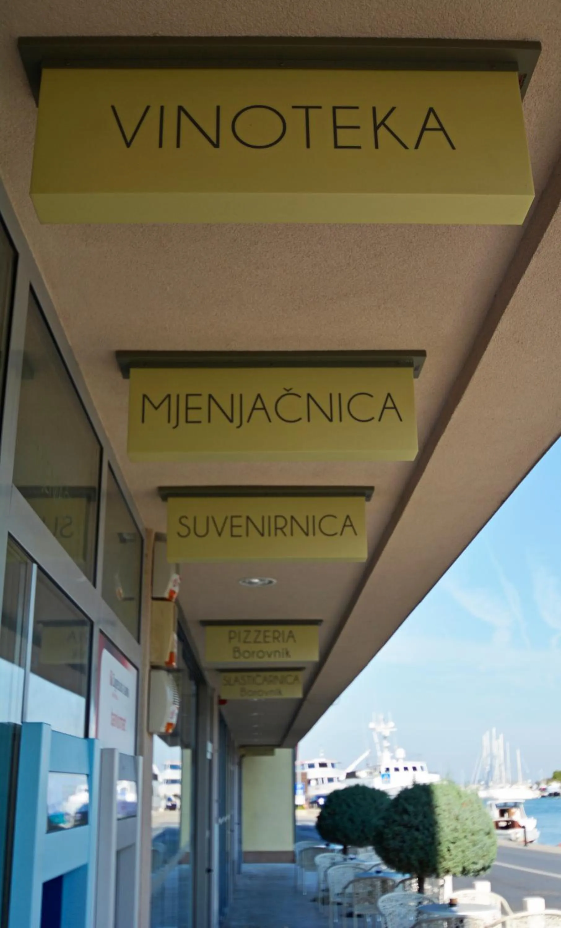 Text overlay in Hotel Borovnik