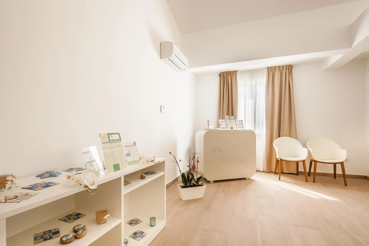 Hot Tub in Hotel Borovnik