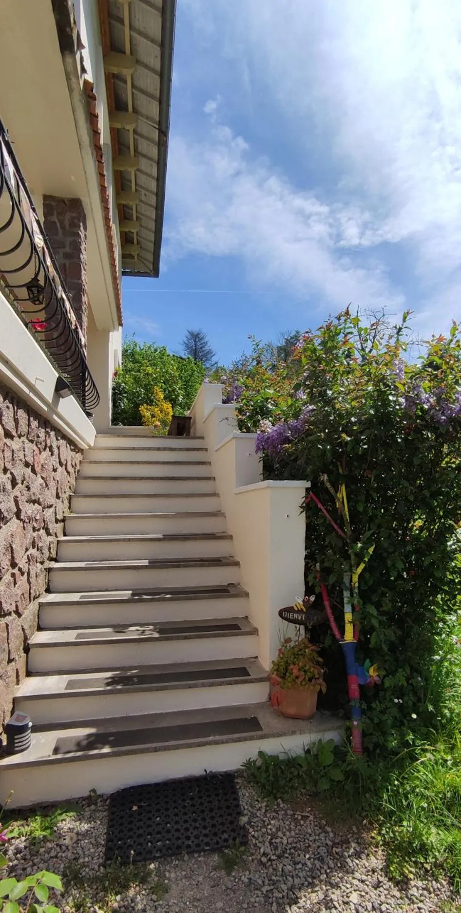 Facade/entrance in 13 Bees