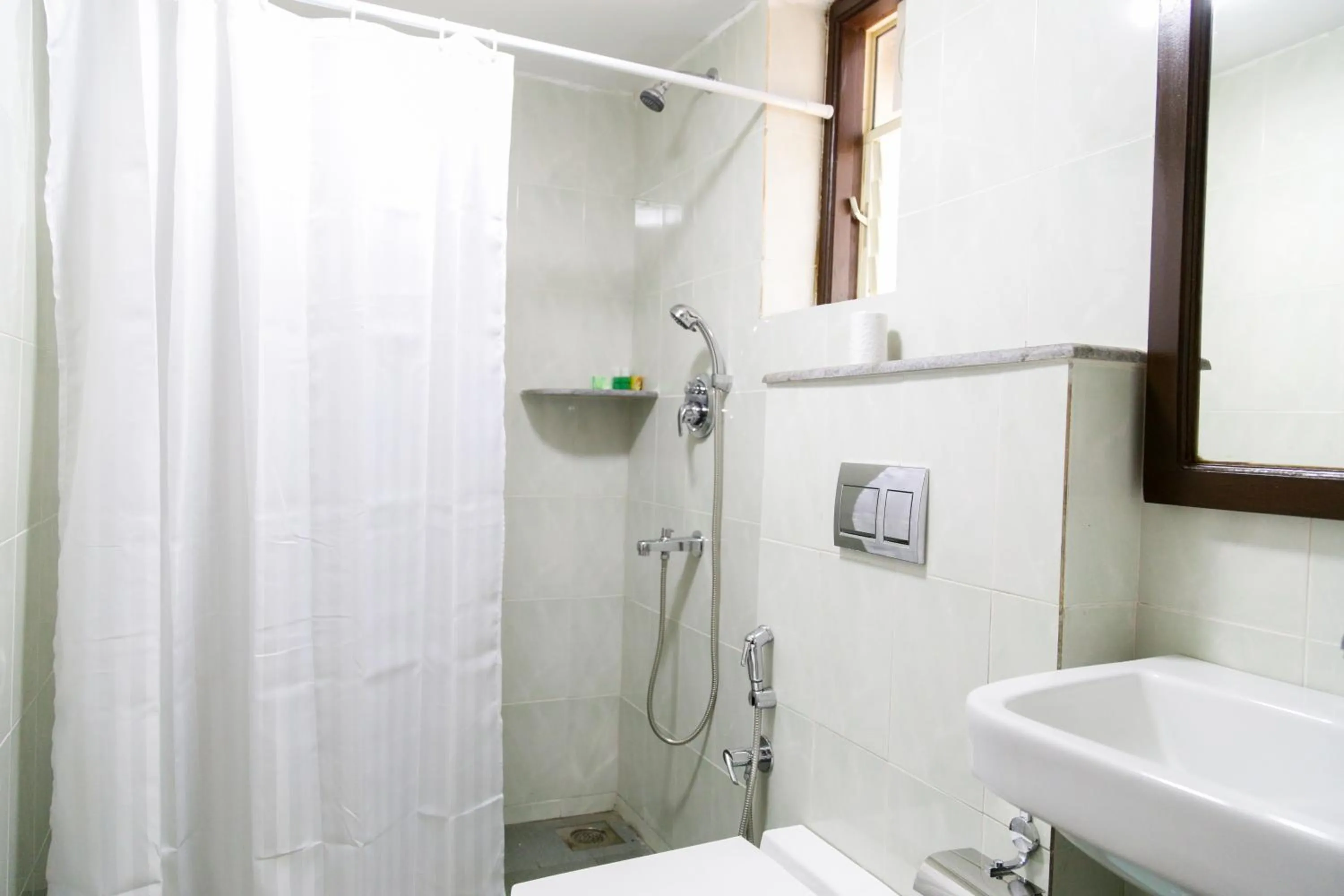 Shower in Hill Top Goa Lodge